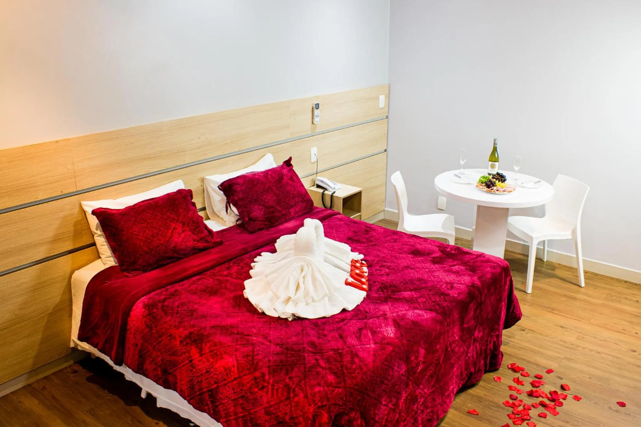 Bedroom, Bed in Imperial Plaza Hotel