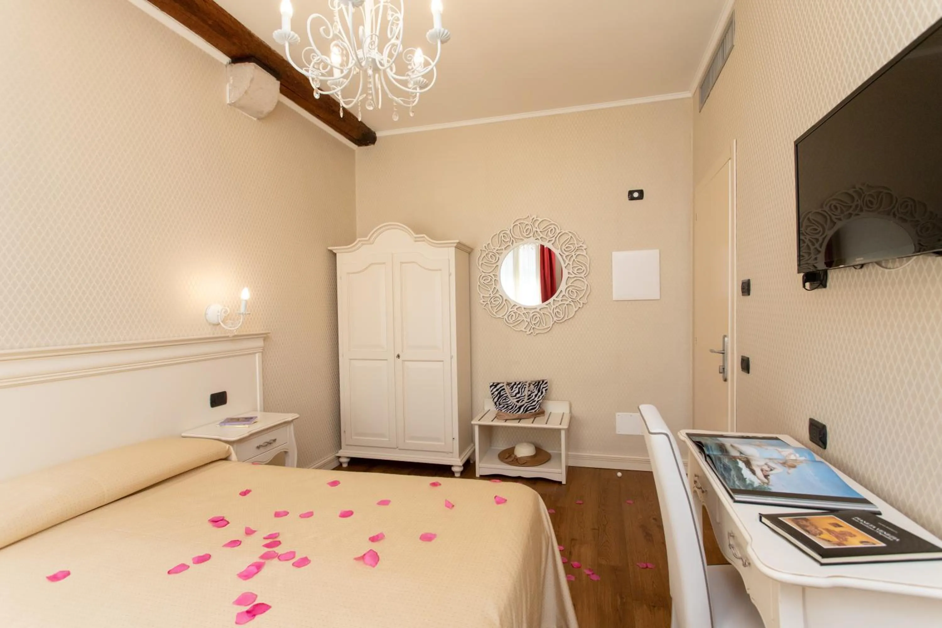 Bed in Charming Palace Santa Fosca