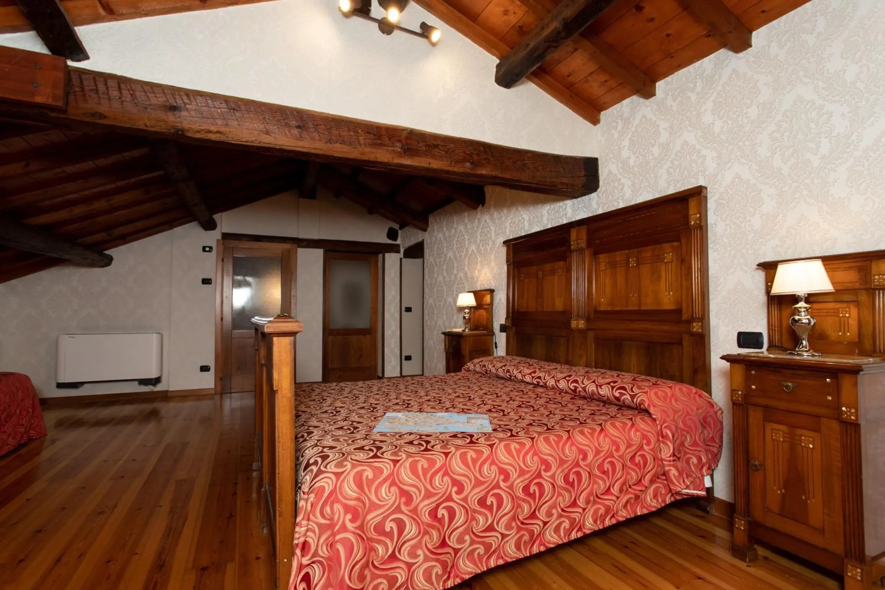 Bed in Charming Palace Santa Fosca Bed in Charming Palace Santa Fosca