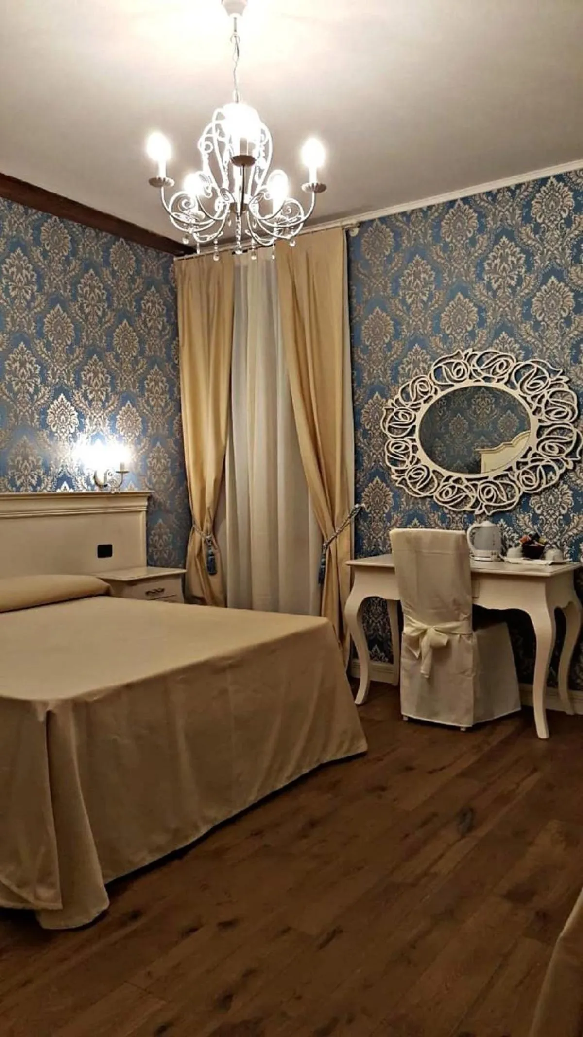 Bed in Charming Palace Santa Fosca