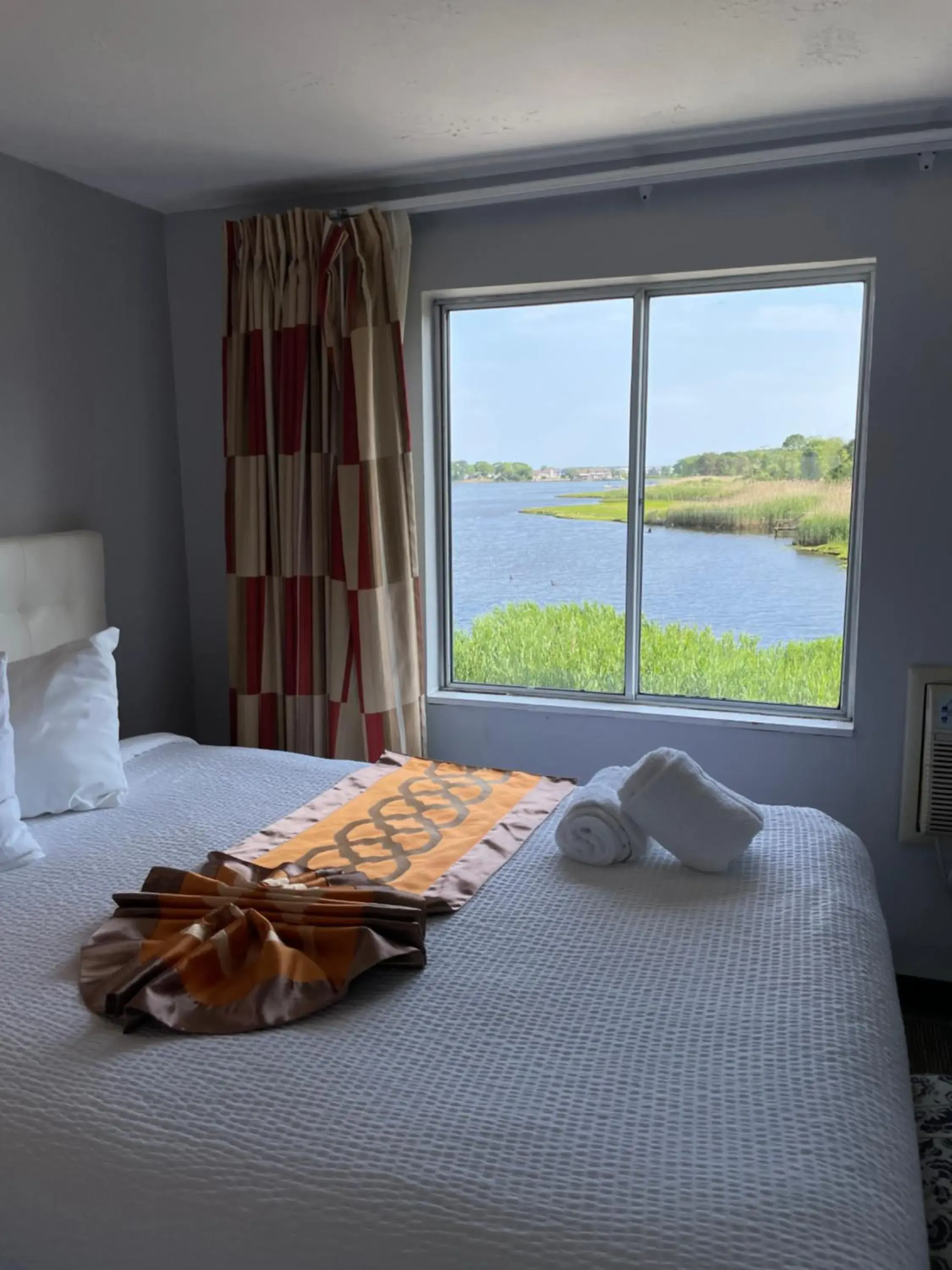 Bayside Queen Room with Two Queen Beds in Cape Sands Inn Bayside Queen Room with Two Queen Beds in Cape Sands Inn