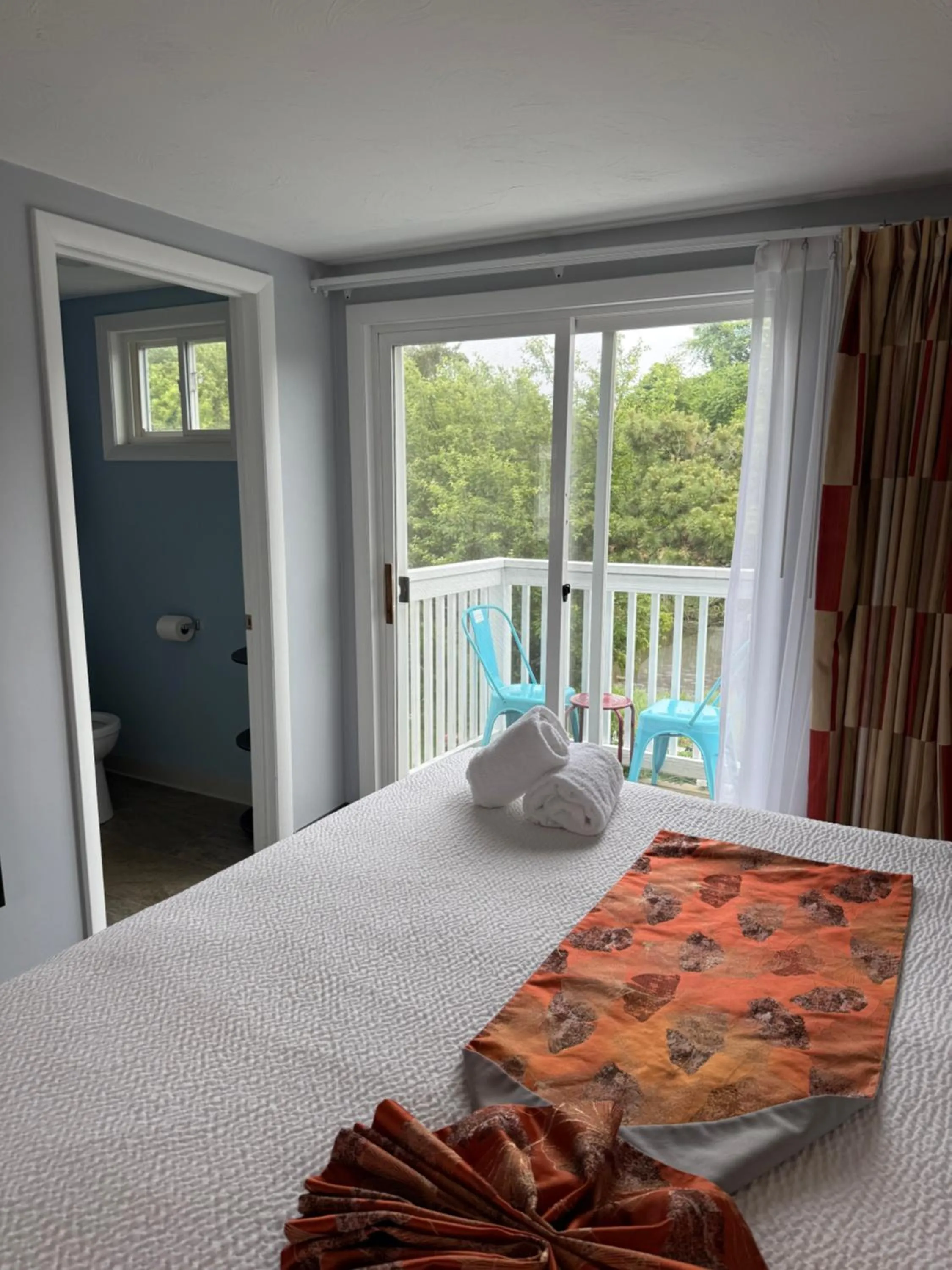 Deluxe King Room in Cape Sands Inn