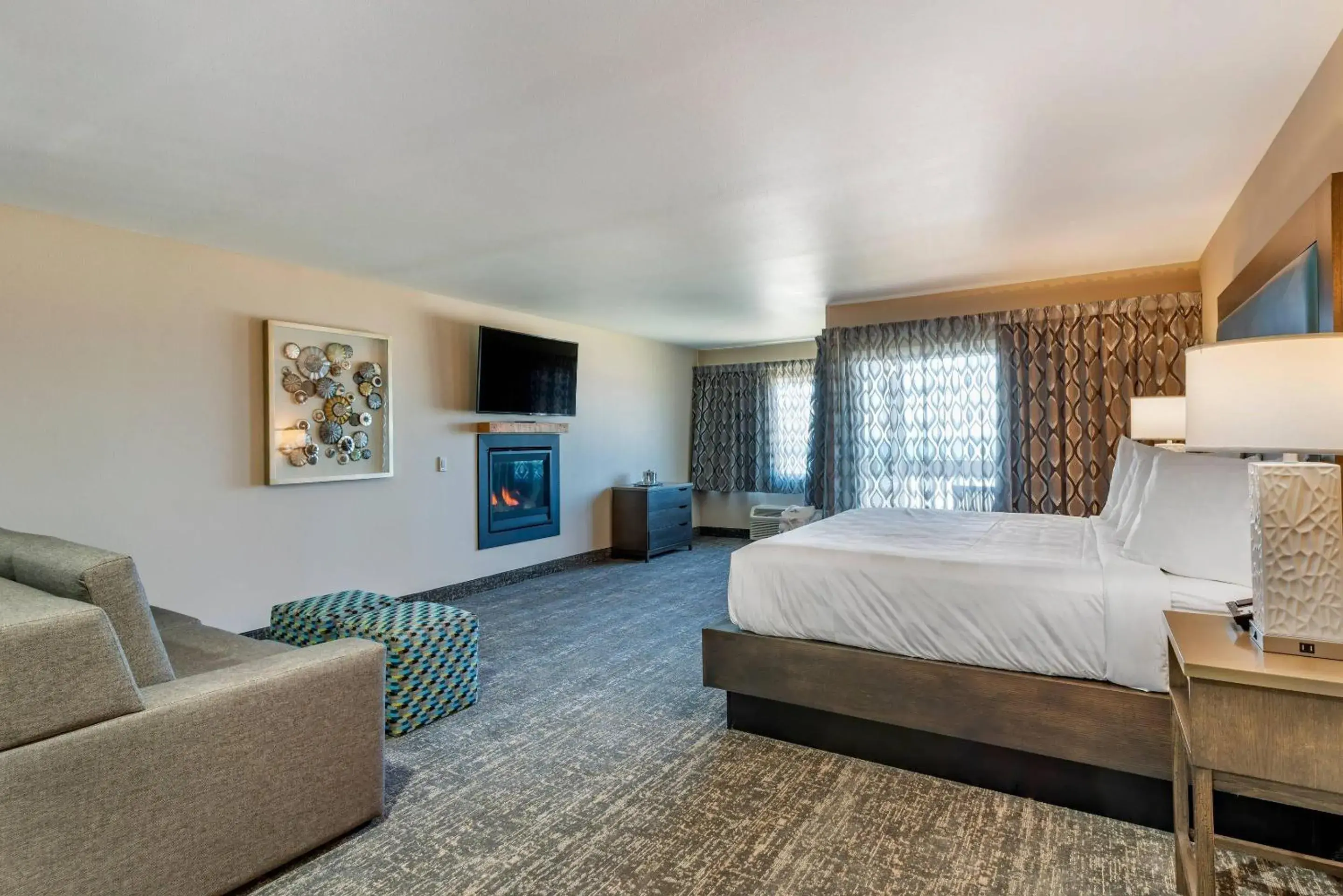 Bedroom, Bed in Lincoln Sands Oceanfront Resort, an Ascend Collection Hotel Bedroom, Bed in Lincoln Sands Oceanfront Resort, an Ascend Collection Hotel