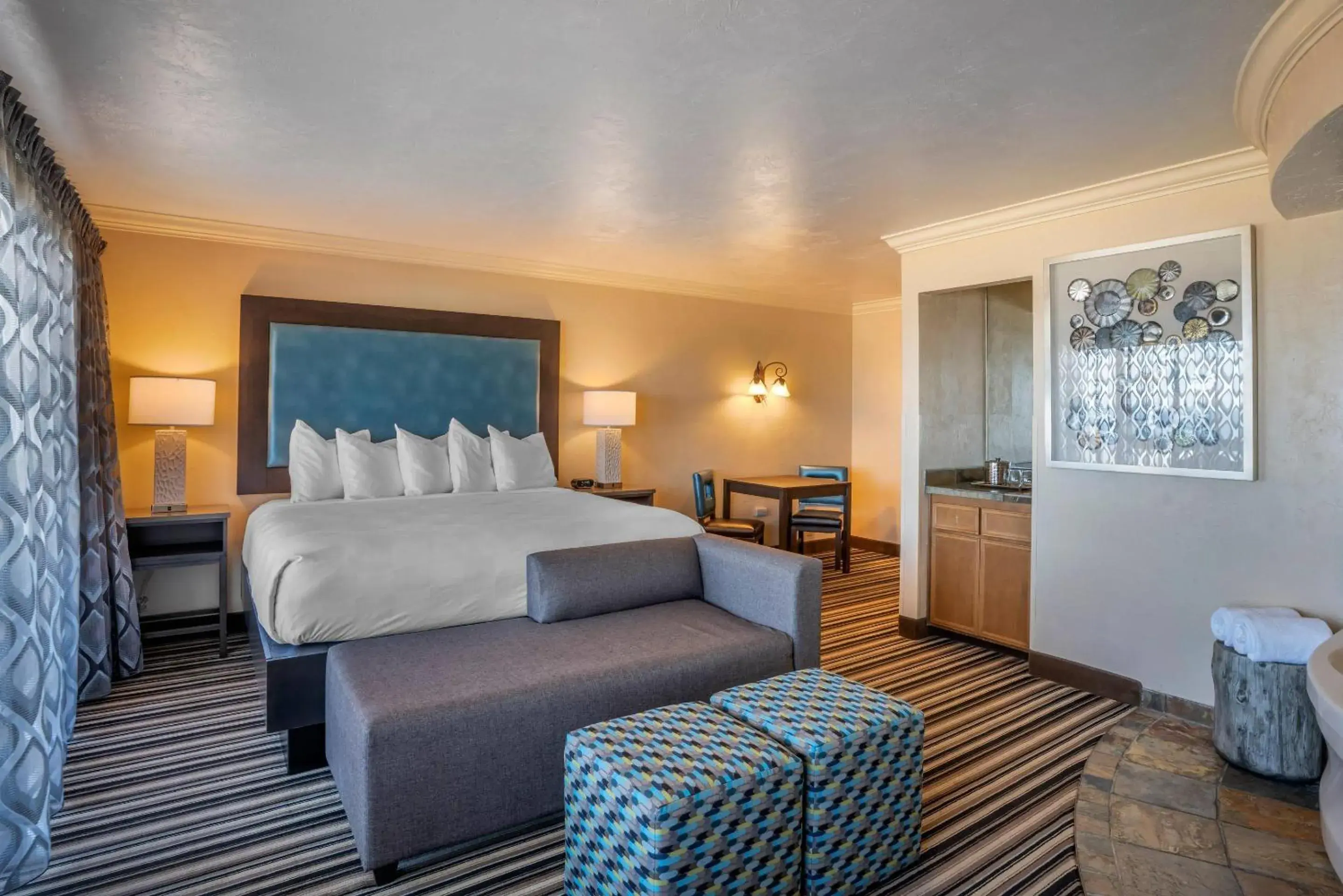 Bedroom, Bed in Lincoln Sands Oceanfront Resort, an Ascend Collection Hotel Bedroom, Bed in Lincoln Sands Oceanfront Resort, an Ascend Collection Hotel