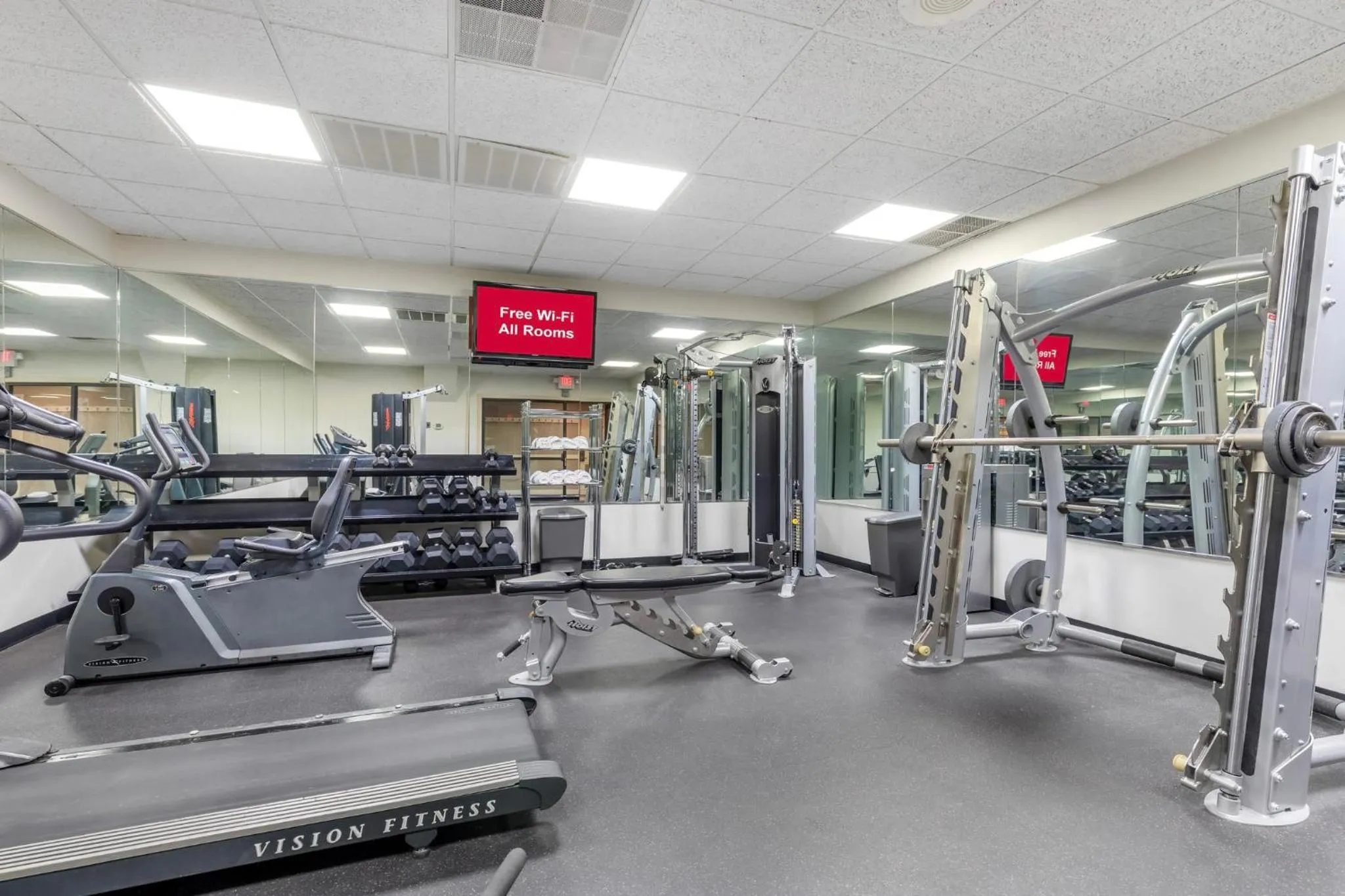 Fitness centre/facilities in Red Roof Inn & Suites Newport News