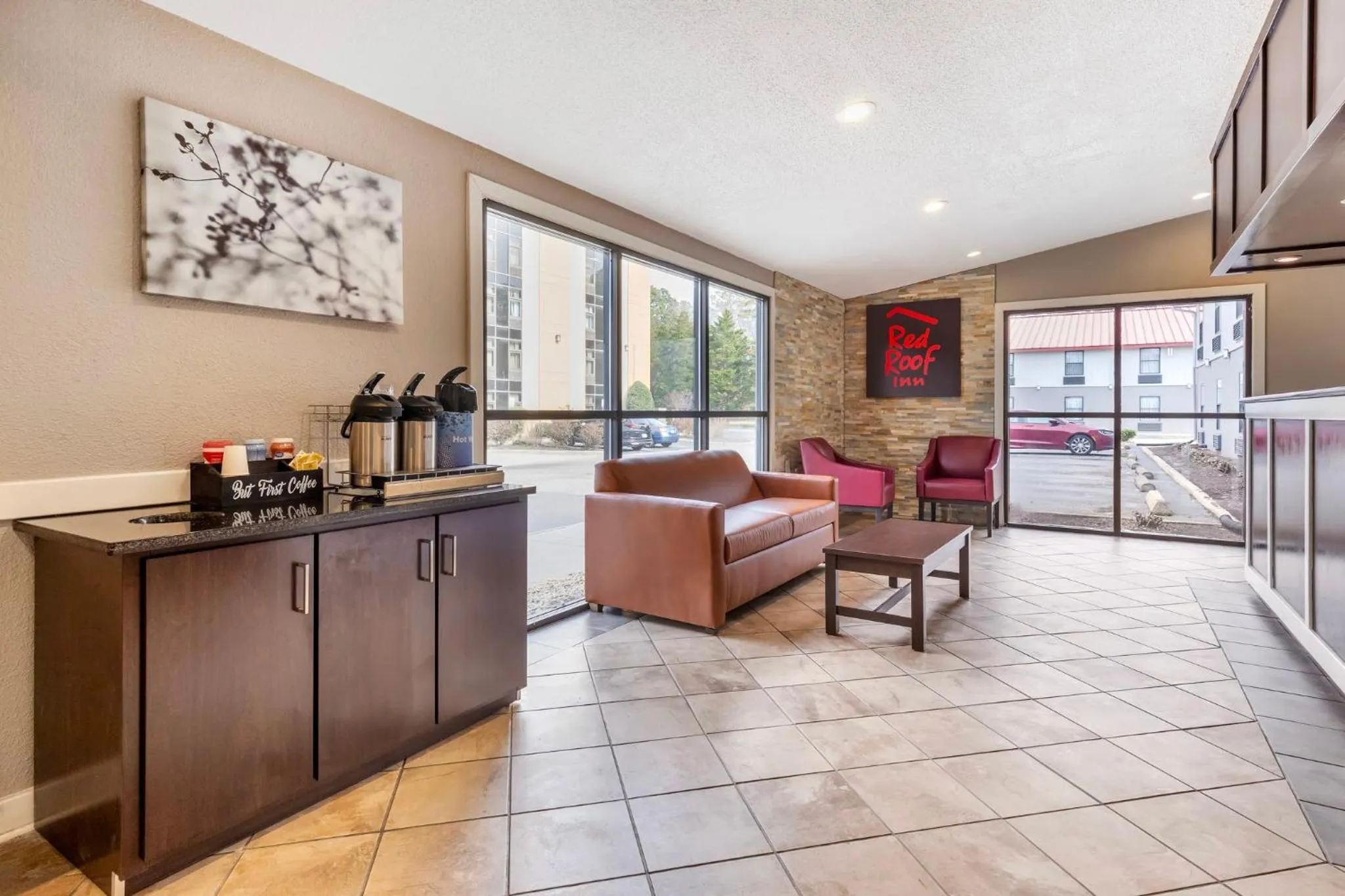 Lobby or reception in Red Roof Inn & Suites Newport News