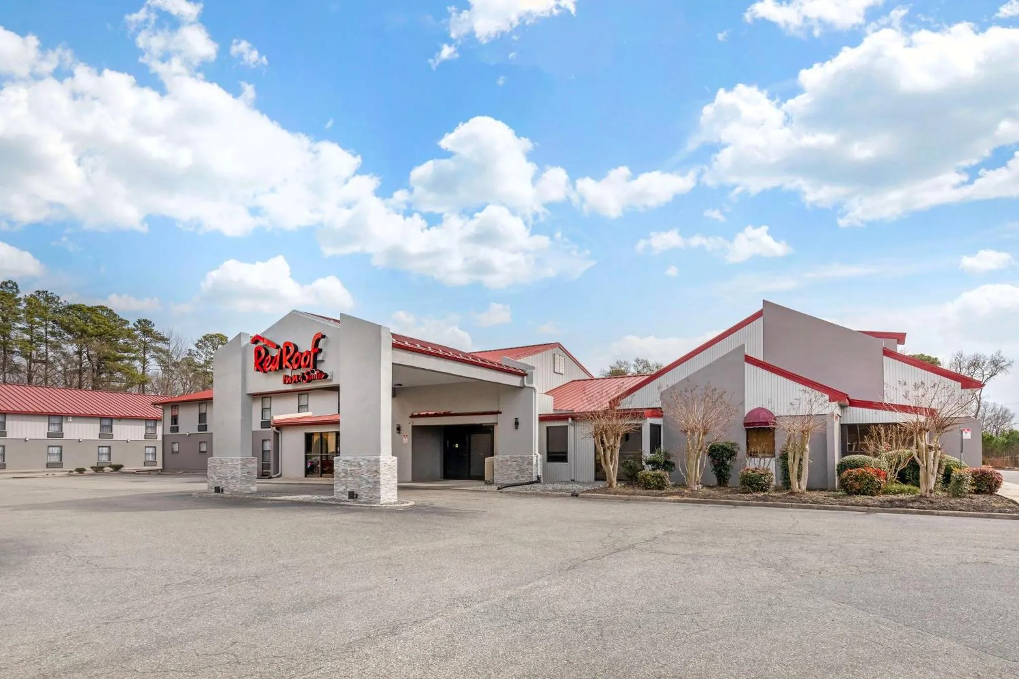 Property building in Red Roof Inn & Suites Newport News