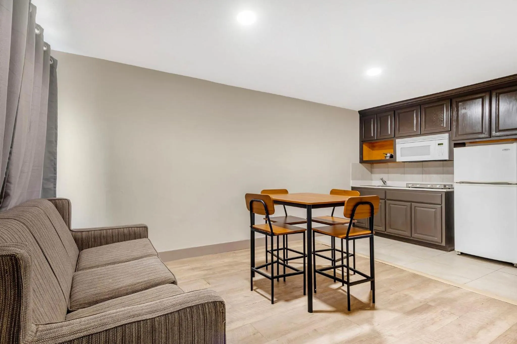 Photo of the whole room in Red Roof Inn & Suites Newport News