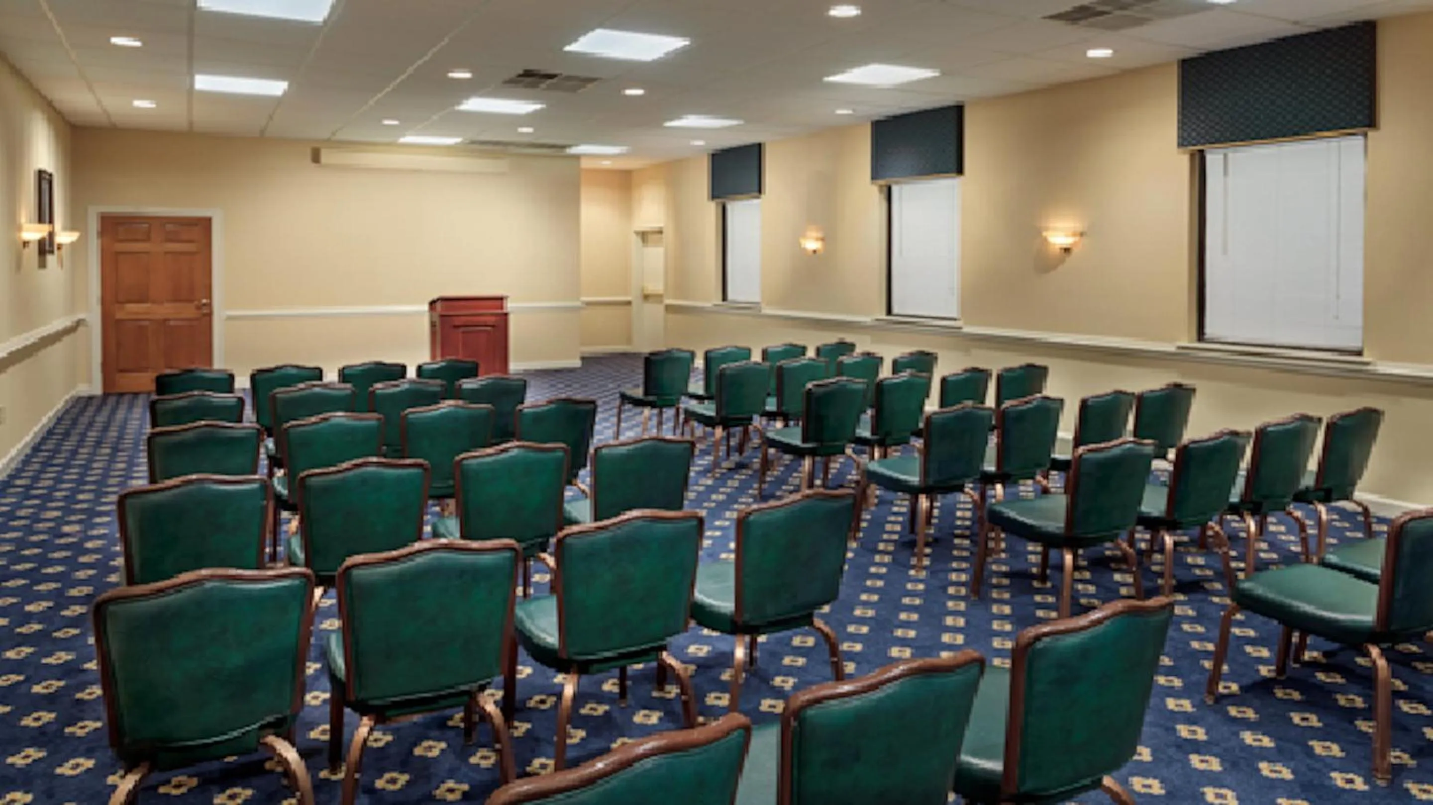 Meeting/conference room in Red Roof Inn & Suites Newport News