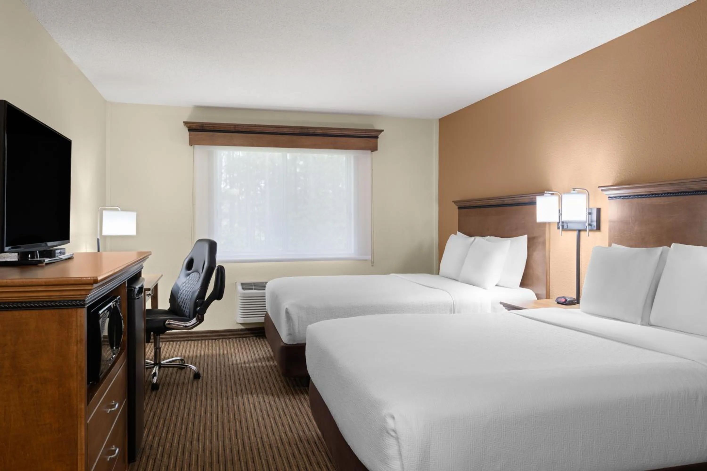 Bed in Country Inn Two Harbors