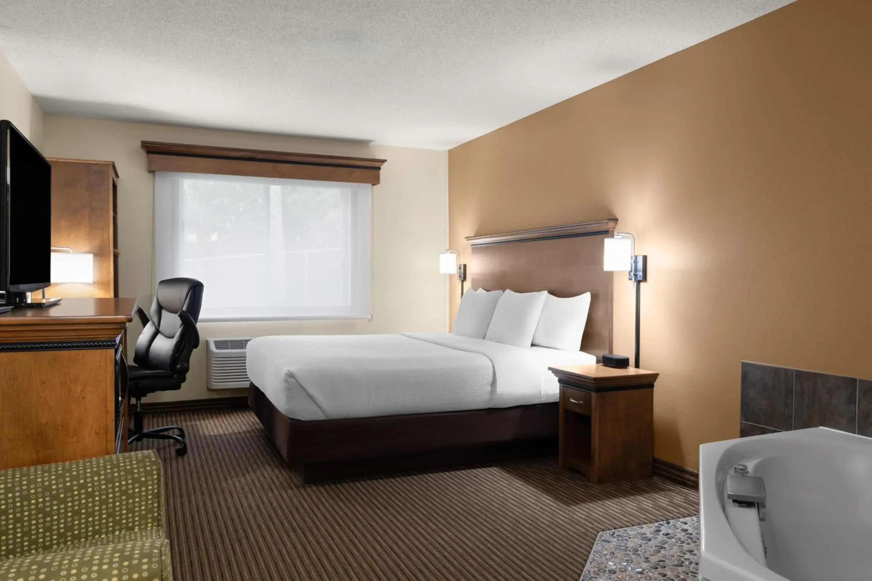 King Room with Spa Bath in Country Inn Two Harbors King Room with Spa Bath in Country Inn Two Harbors