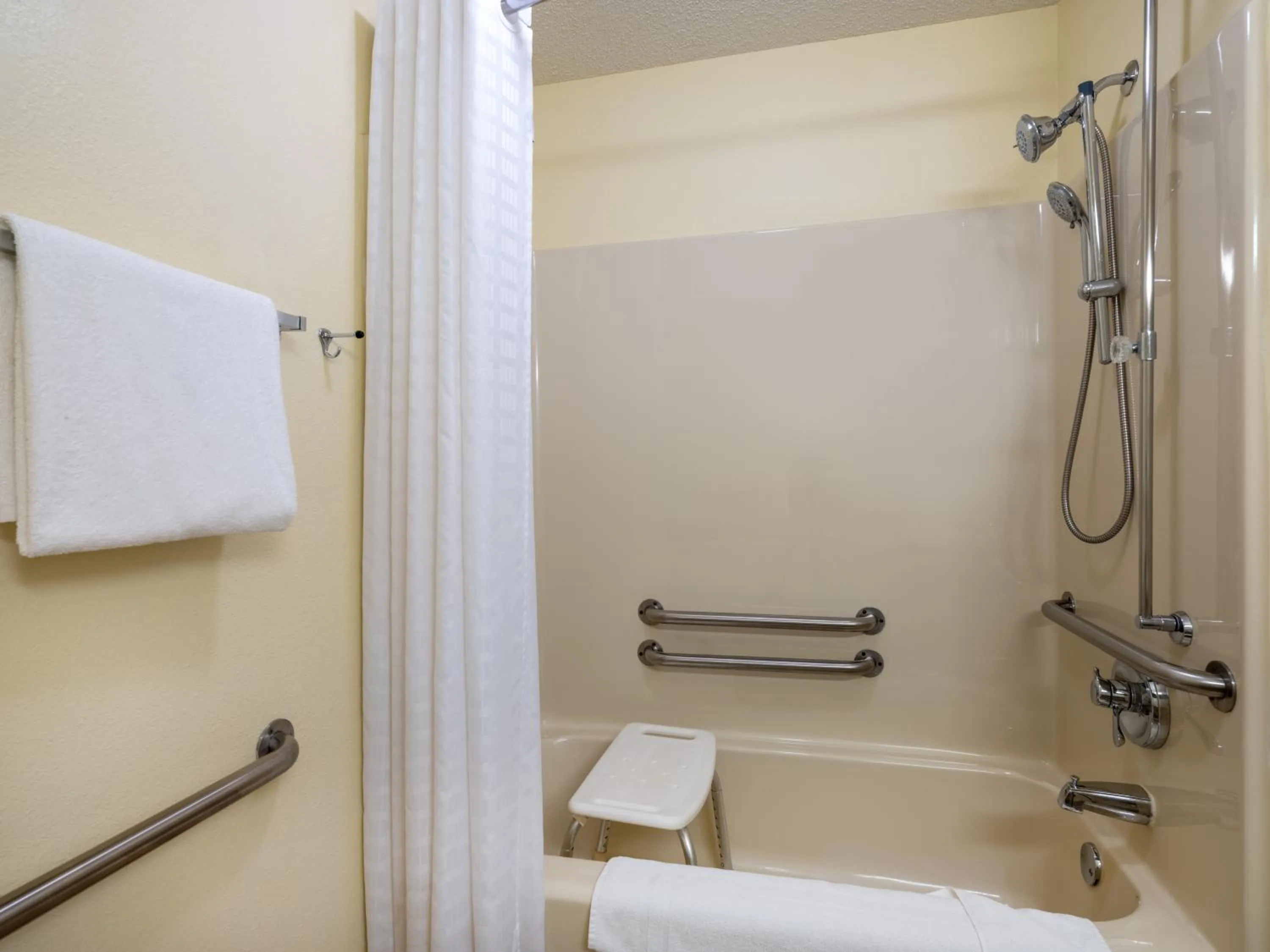 Shower in Country Inn Two Harbors