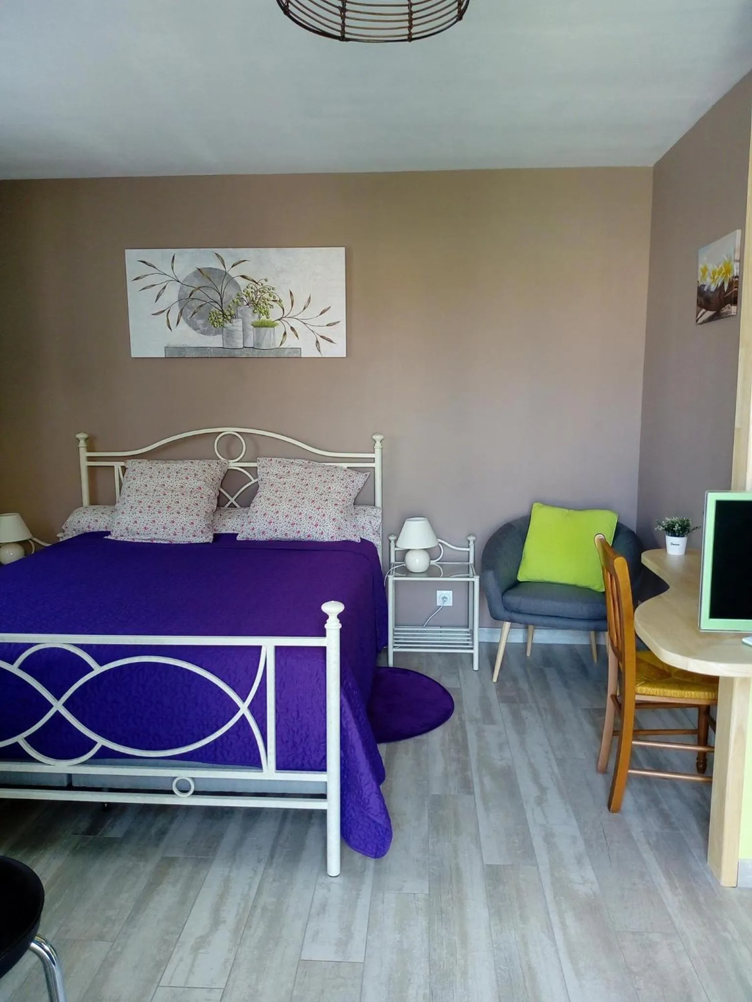 Photo of the whole room, Bed in Les mouettes