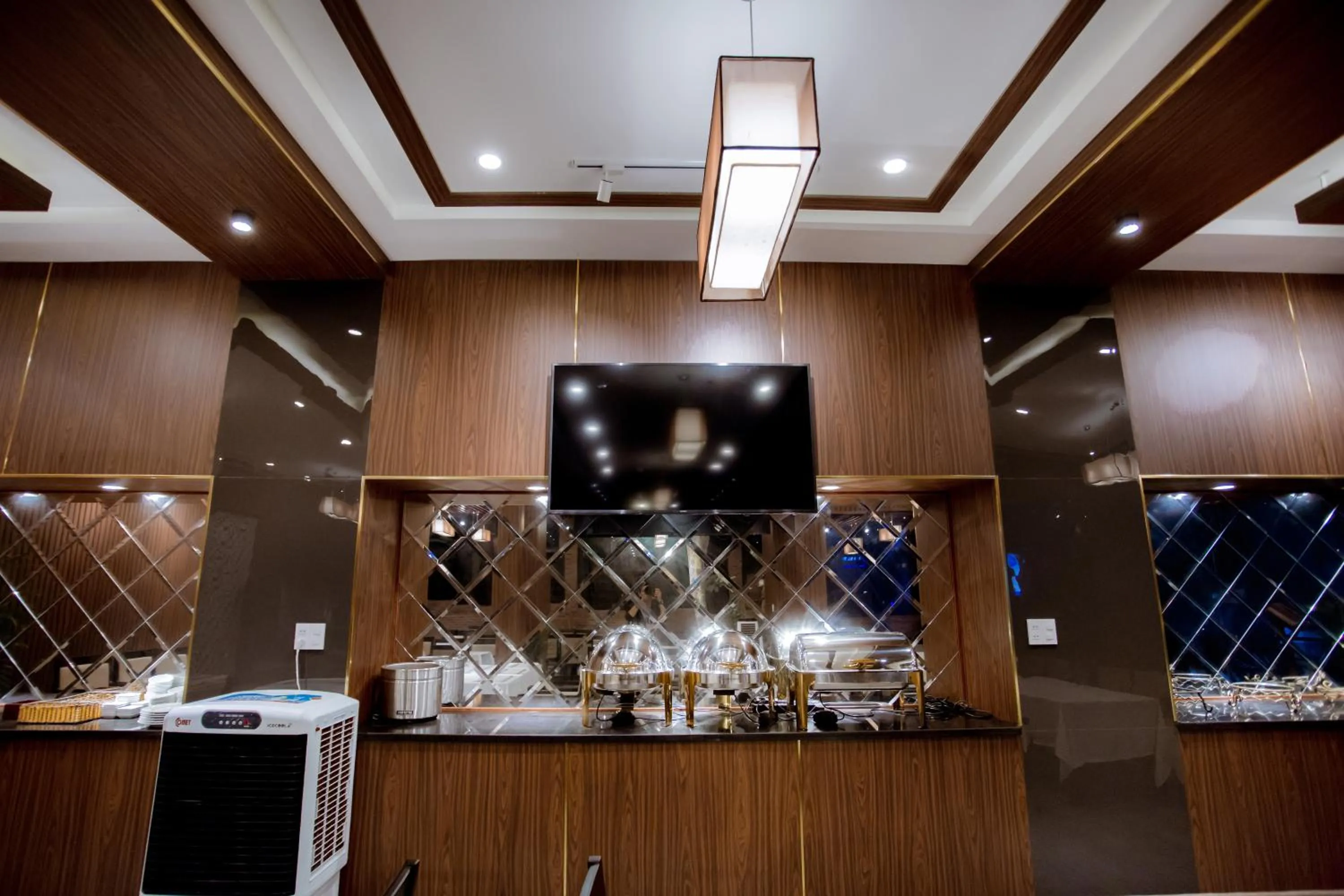 Food and drinks, TV/Entertainment Center in Sea Mountain Boutique Hotel & Villa