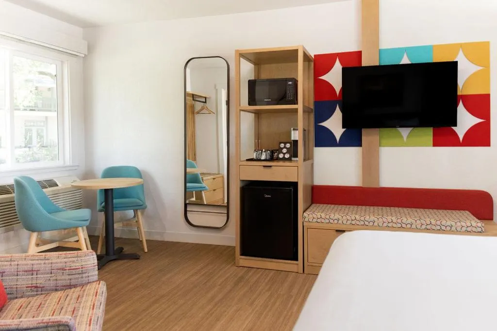 Bed in El Bonita Motel