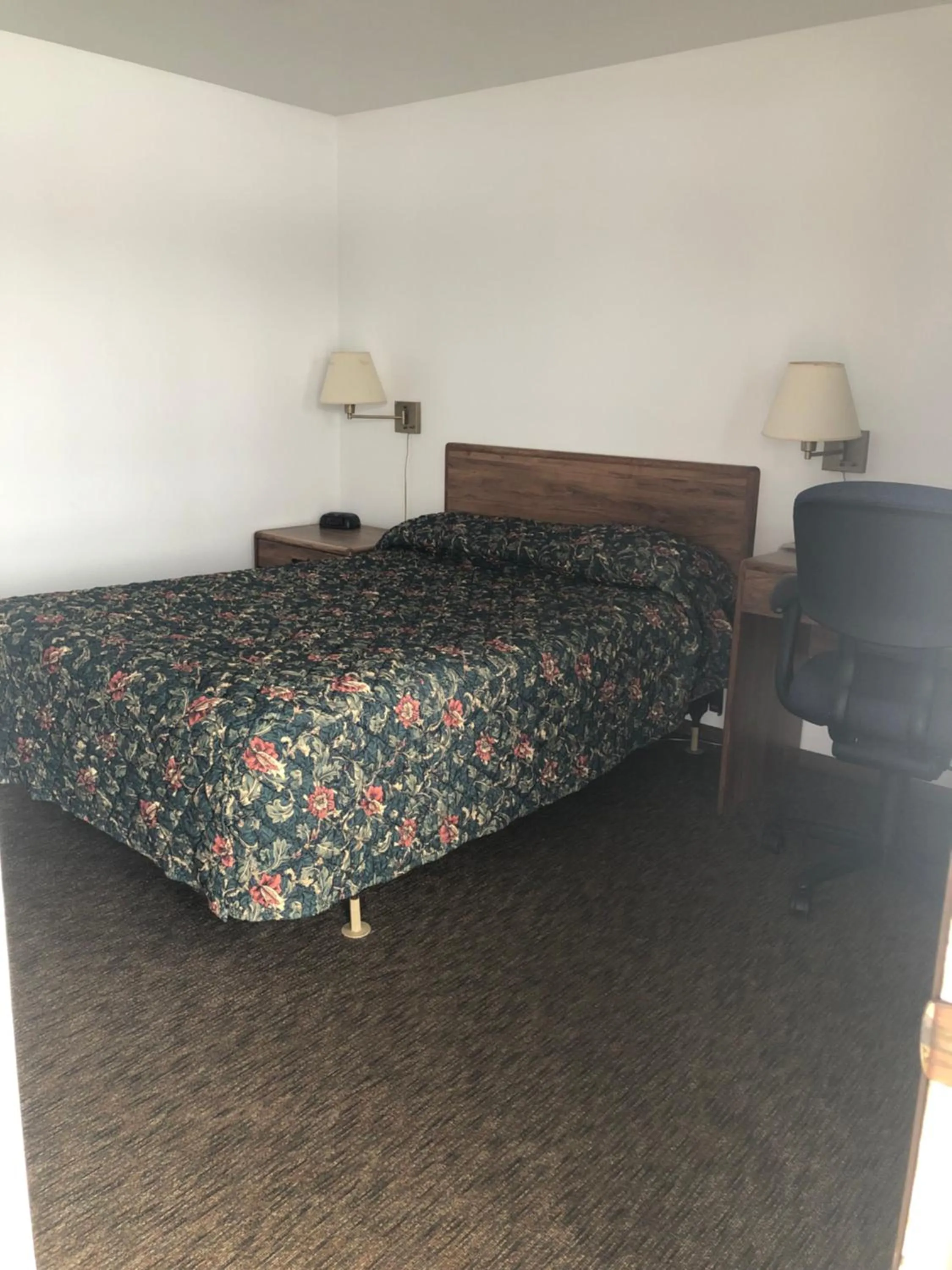 Bed in Neva Jean Motel