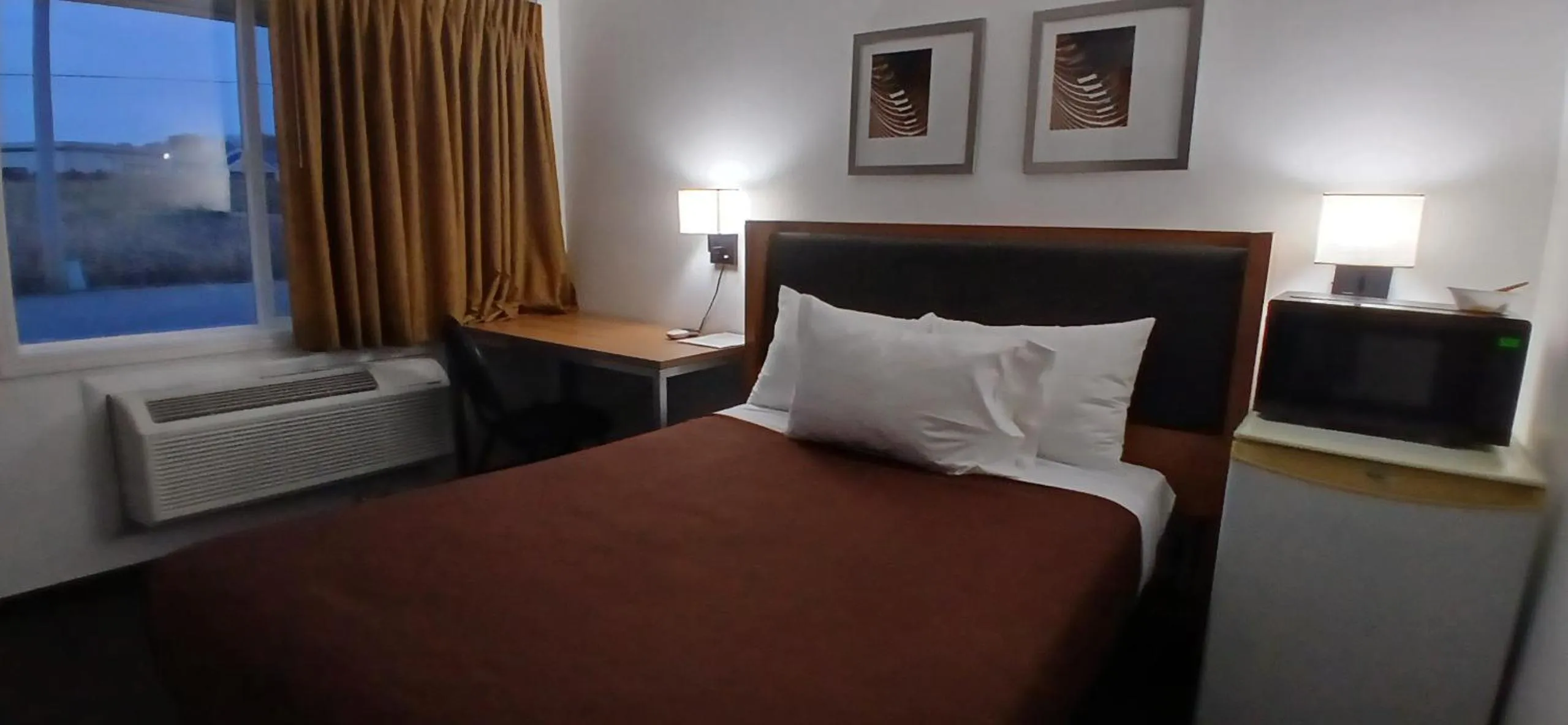 Bed in Neva Jean Motel