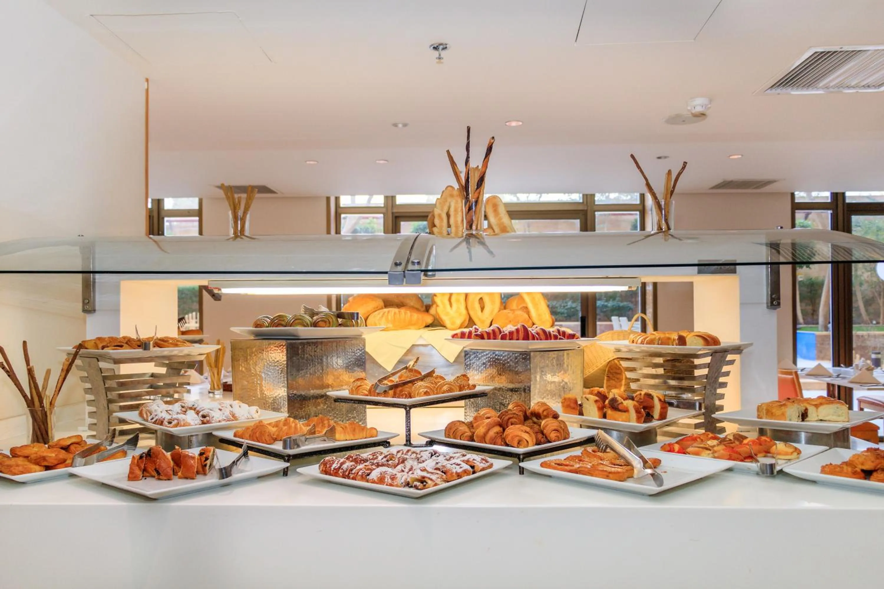 Food and drinks in Ramada Resort Dead Sea