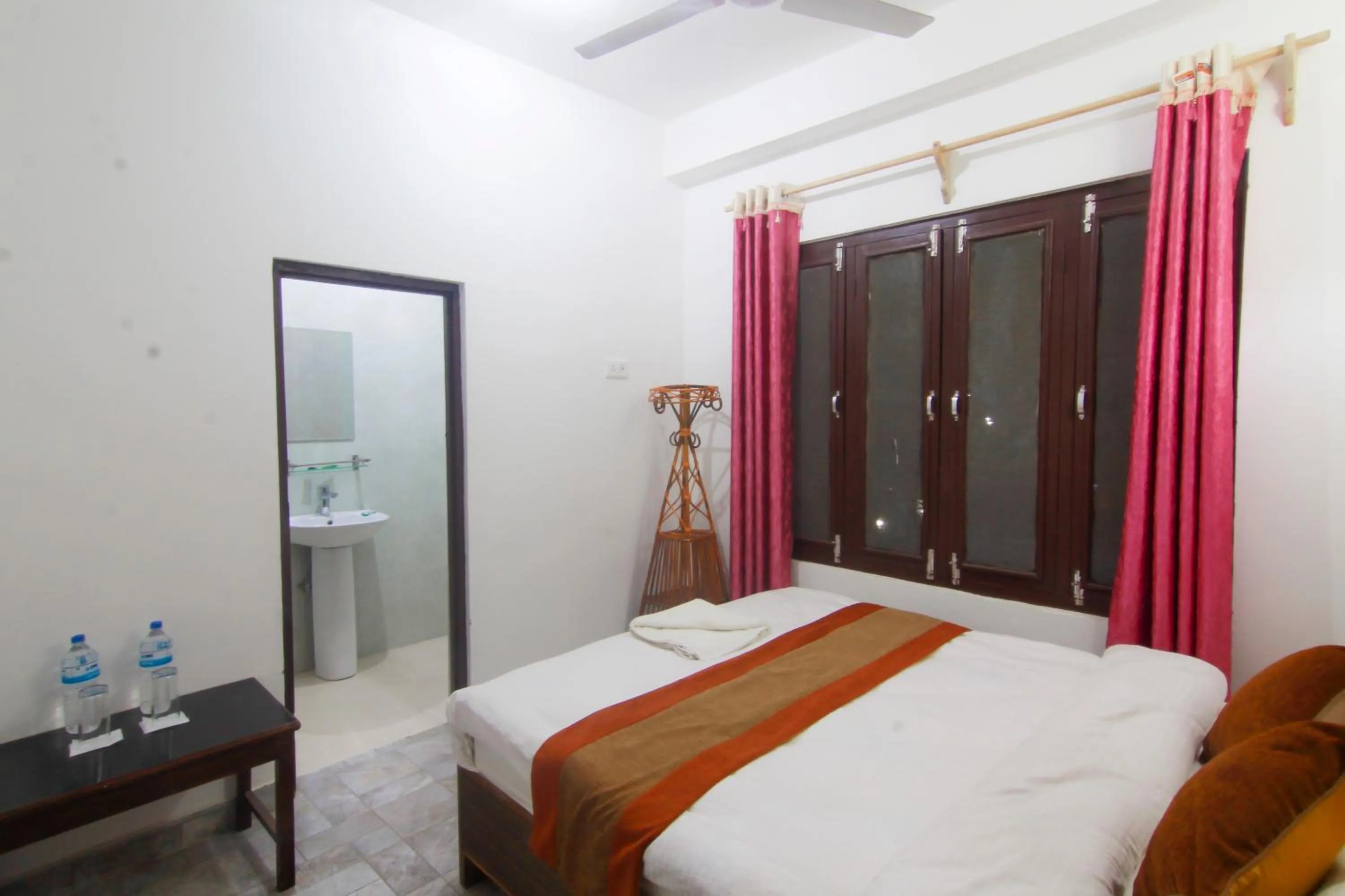 Bathroom, Bed in Hotel Chitwan Park Village