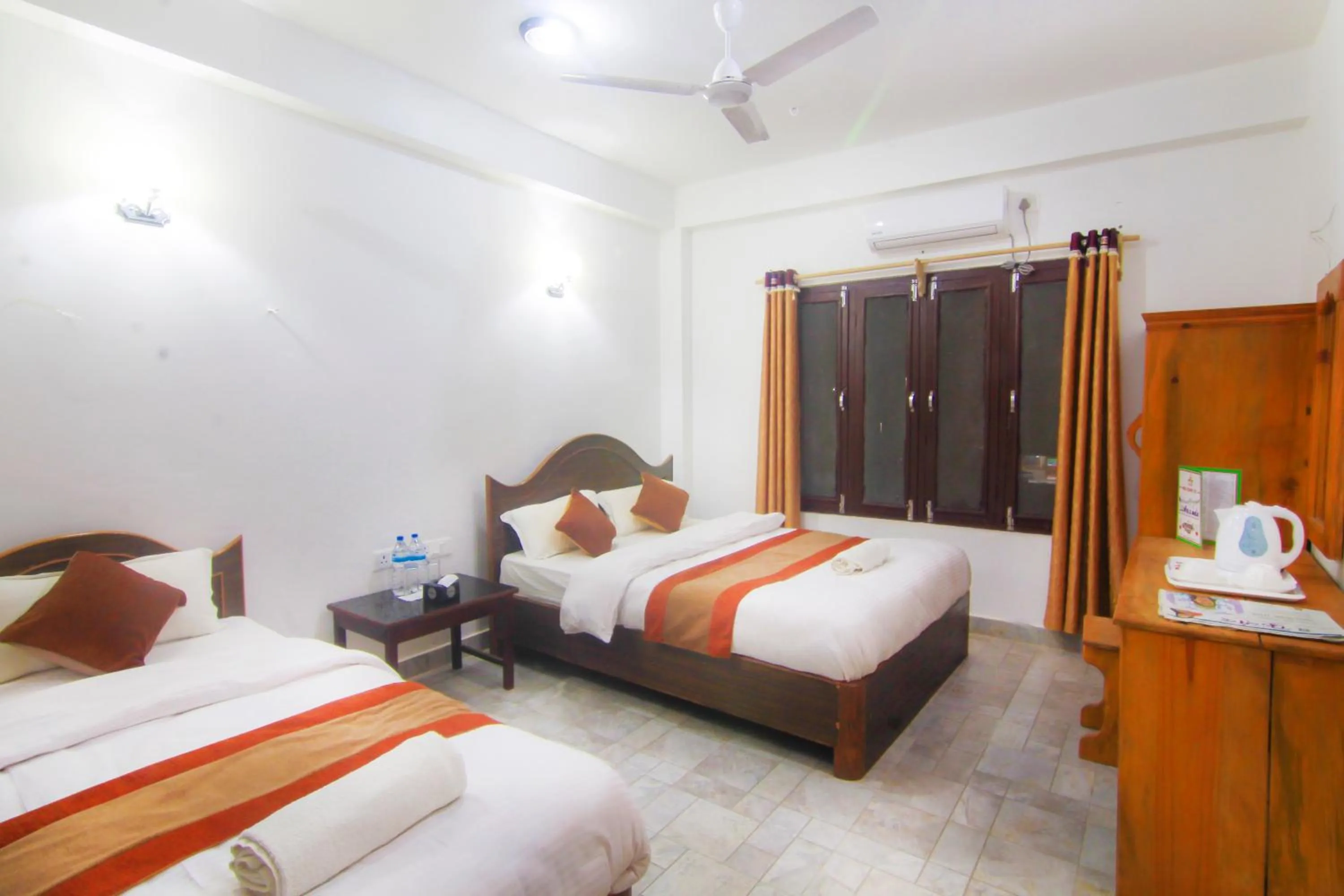 Coffee/tea facilities, Bed in Hotel Chitwan Park Village