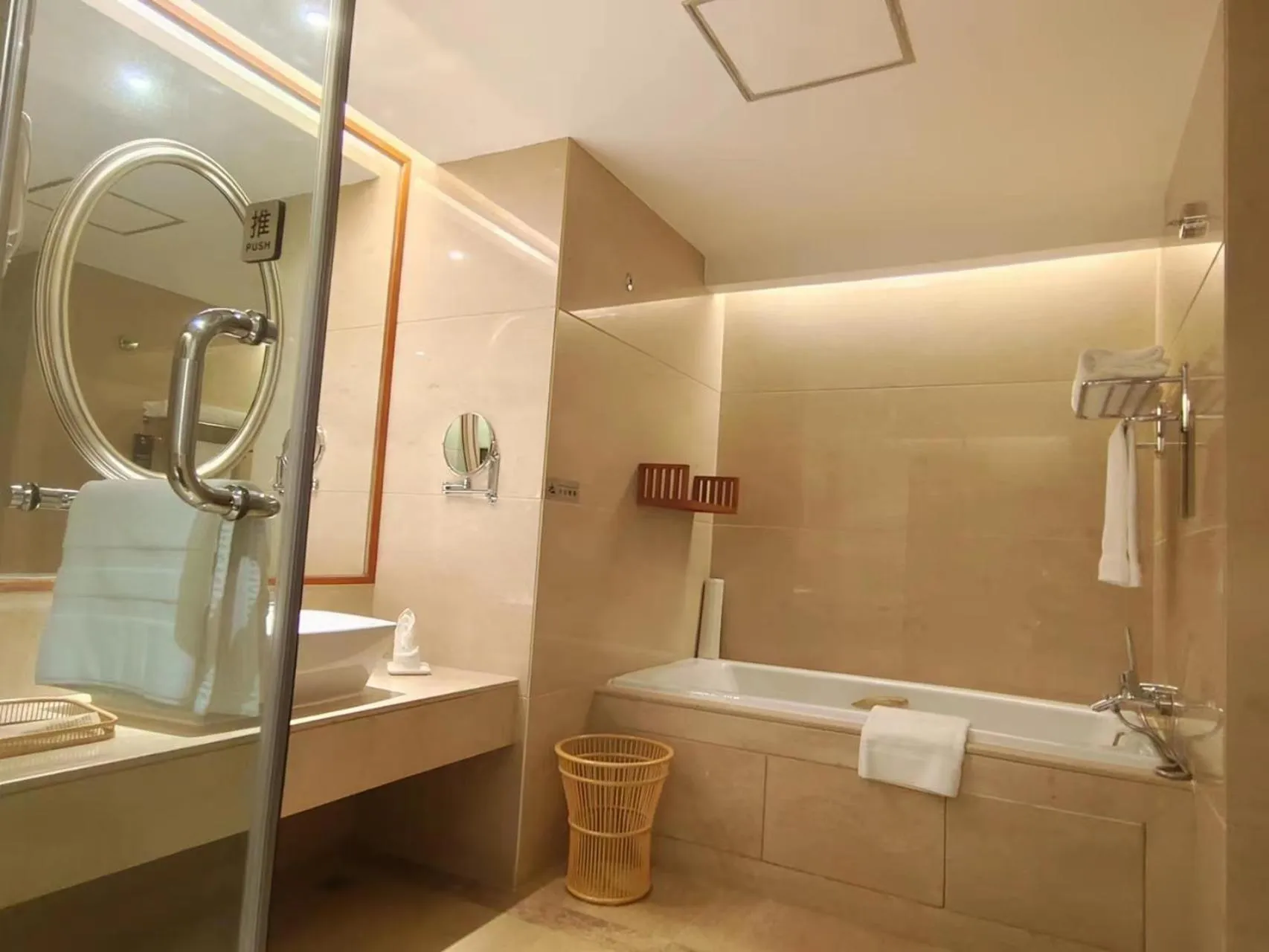 Shower in Pullman Zhangjiajie Hotel