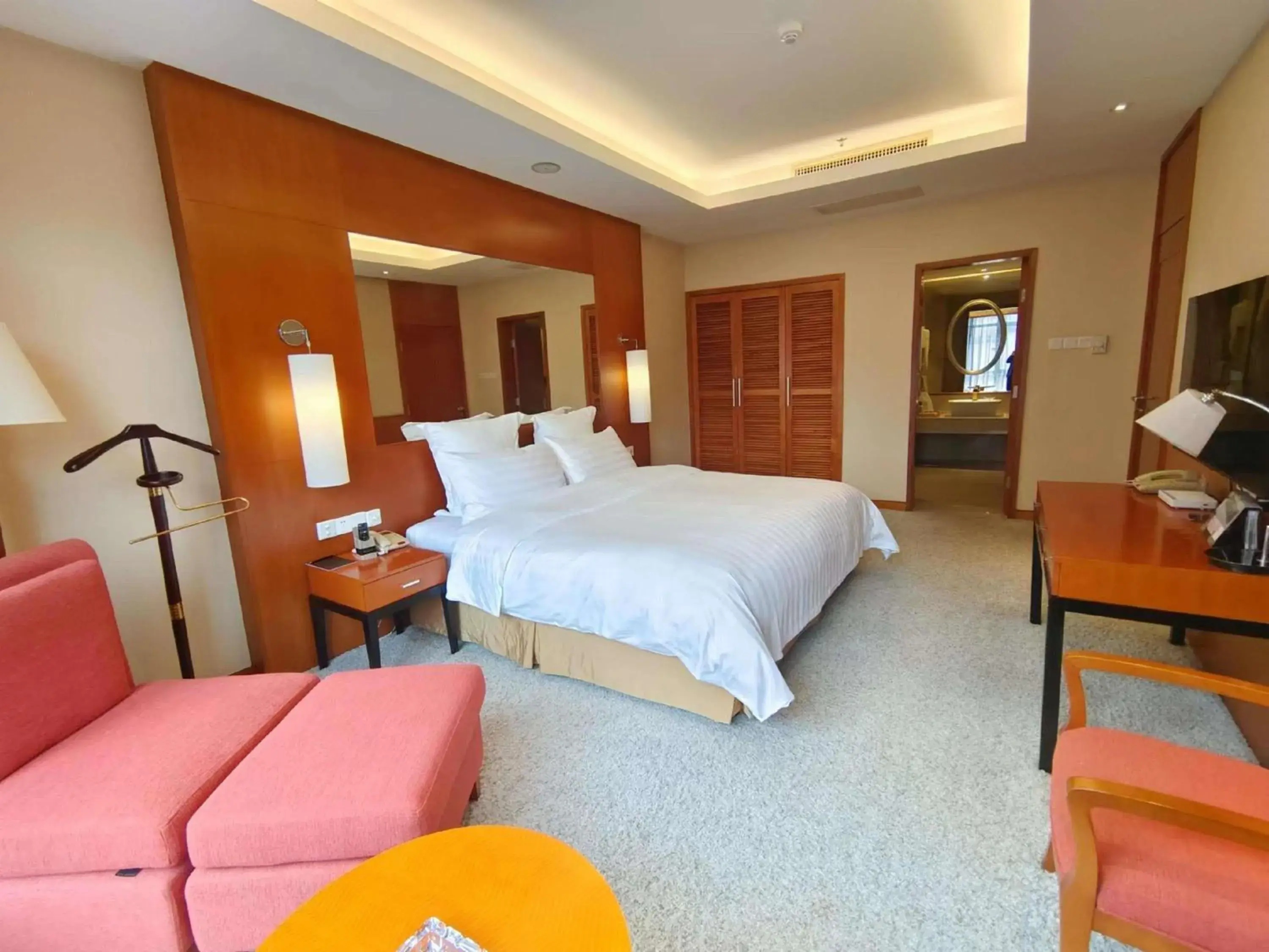 Bedroom, Bed in Pullman Zhangjiajie Hotel Bedroom, Bed in Pullman Zhangjiajie Hotel