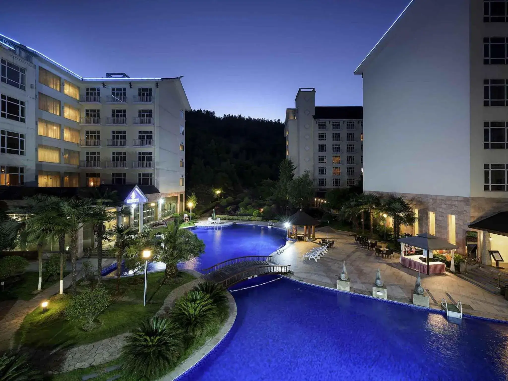 Pool view in Pullman Zhangjiajie Hotel Pool view in Pullman Zhangjiajie Hotel