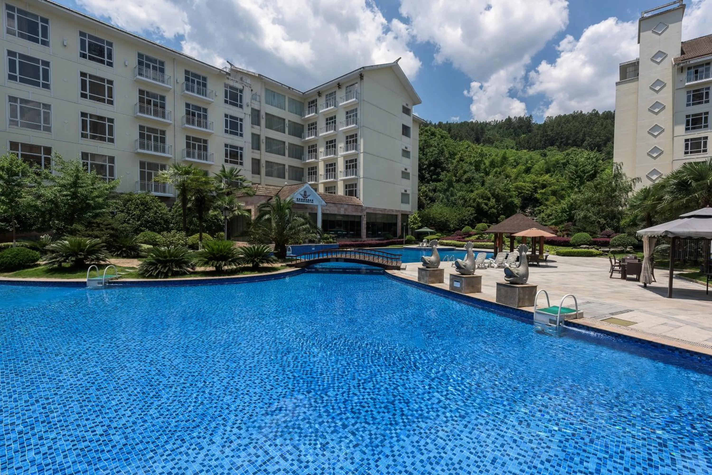 Pool view in Pullman Zhangjiajie Hotel