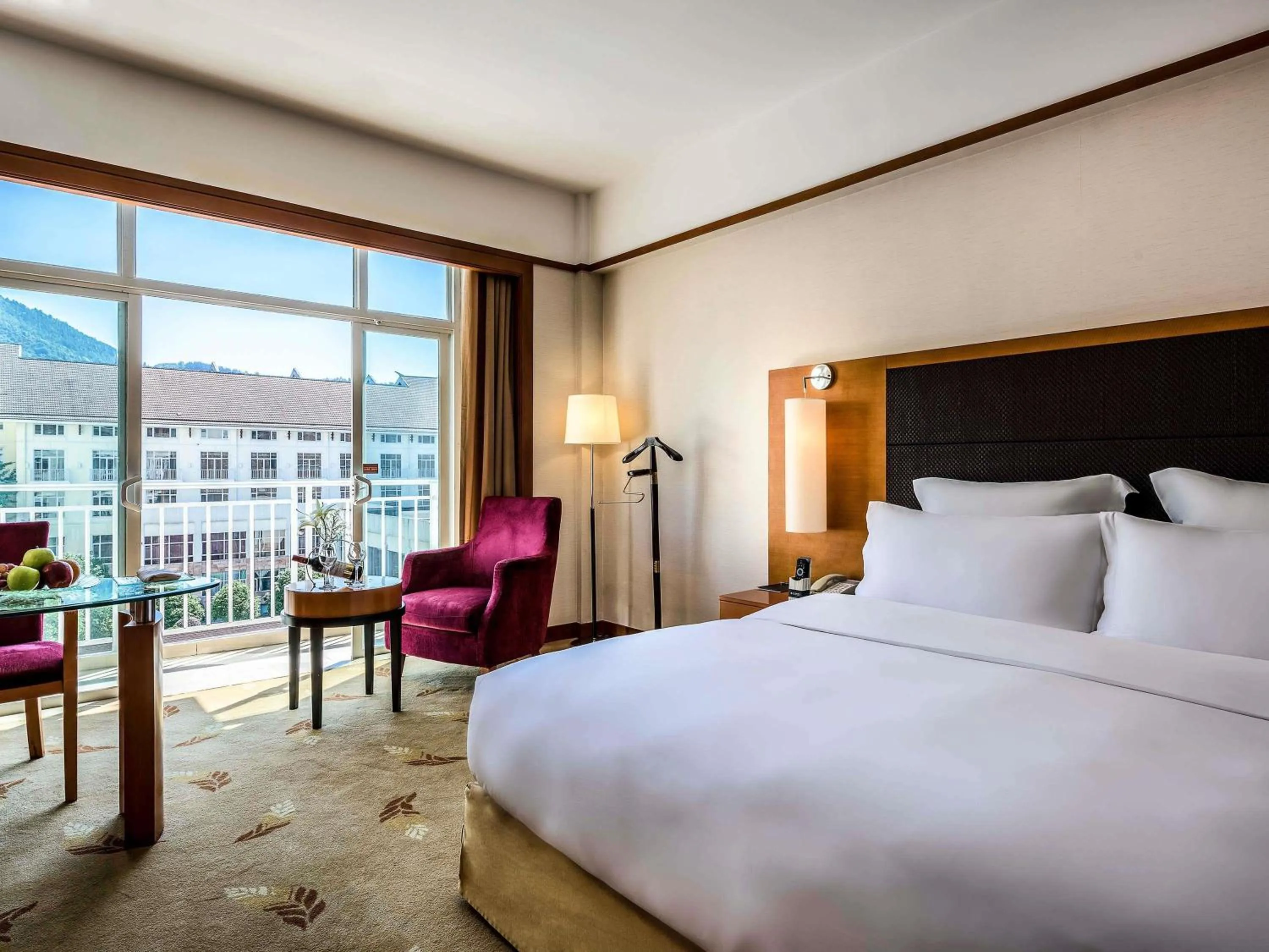 Bedroom, Bed in Pullman Zhangjiajie Hotel