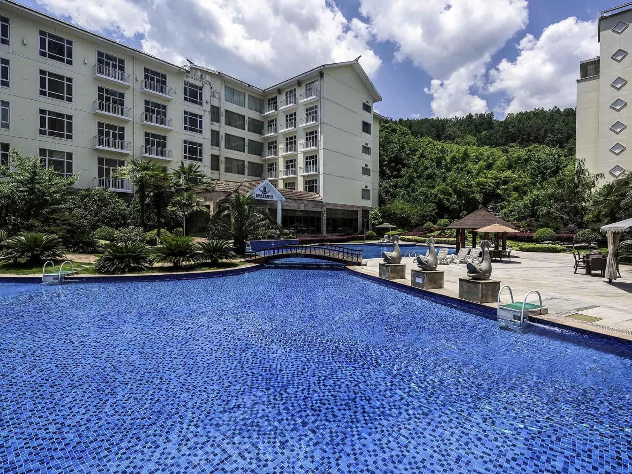 Pool view in Pullman Zhangjiajie Hotel