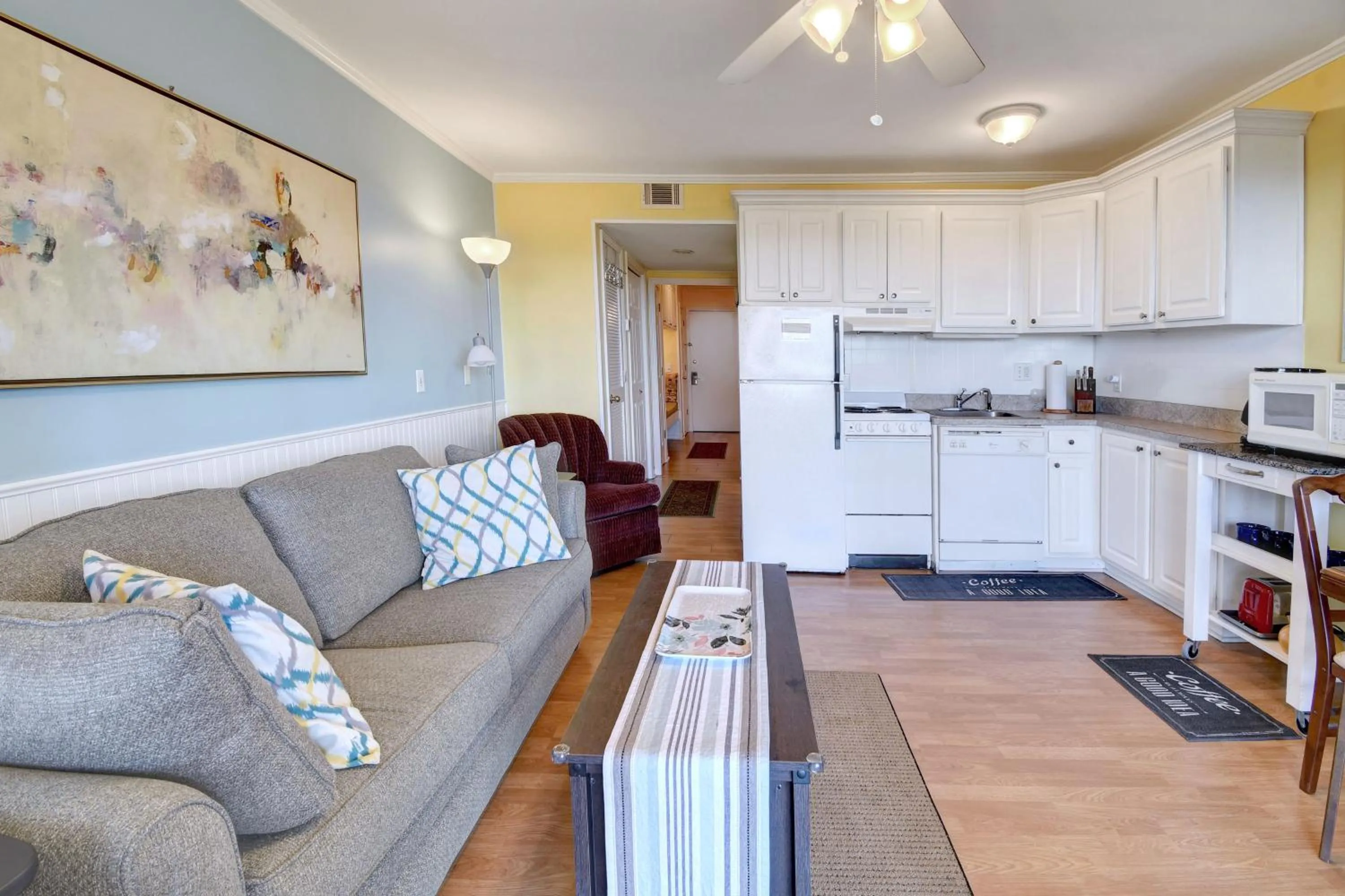 Kitchen or kitchenette in Million Dollar Oceanfront View