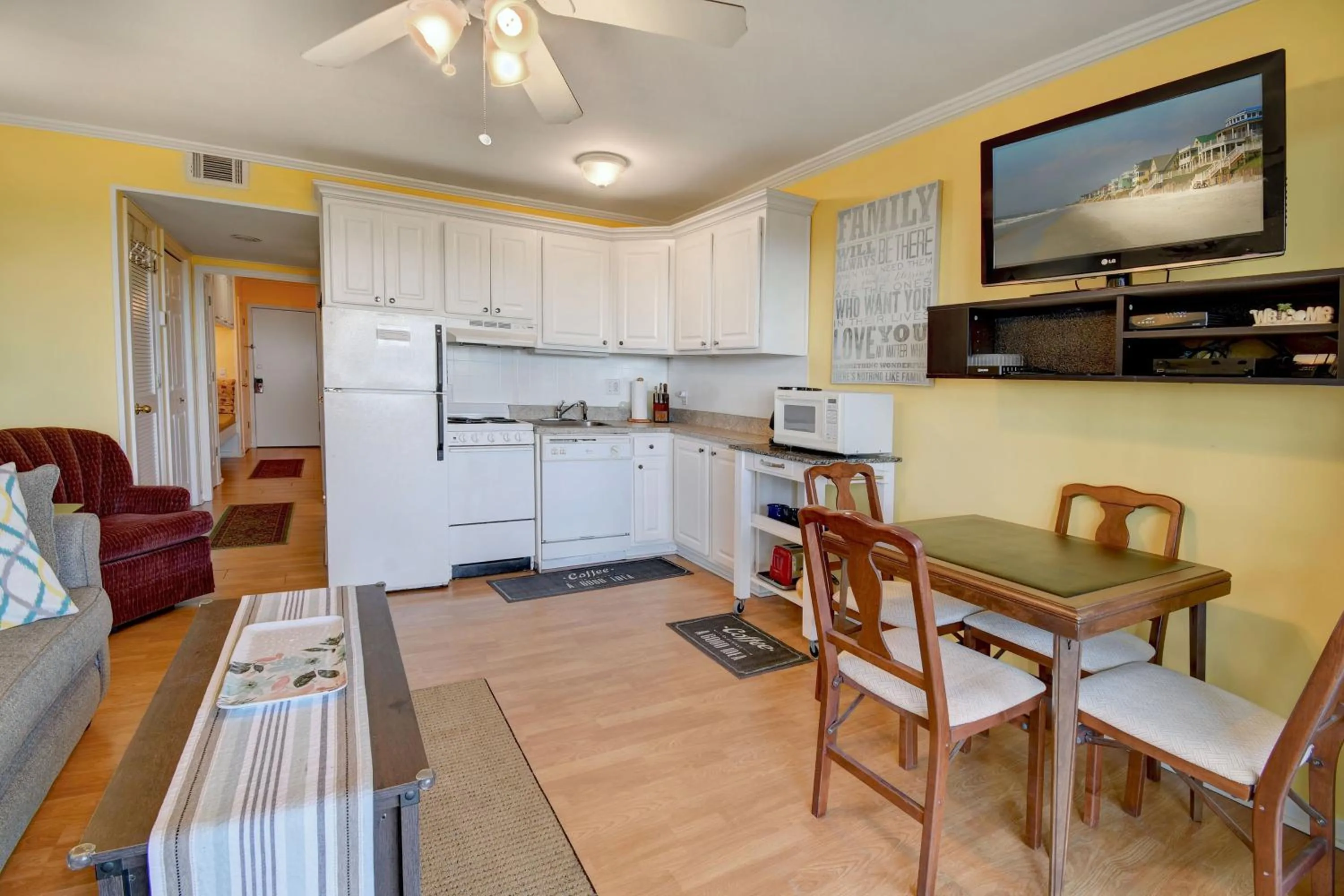 TV and multimedia in Million Dollar Oceanfront View