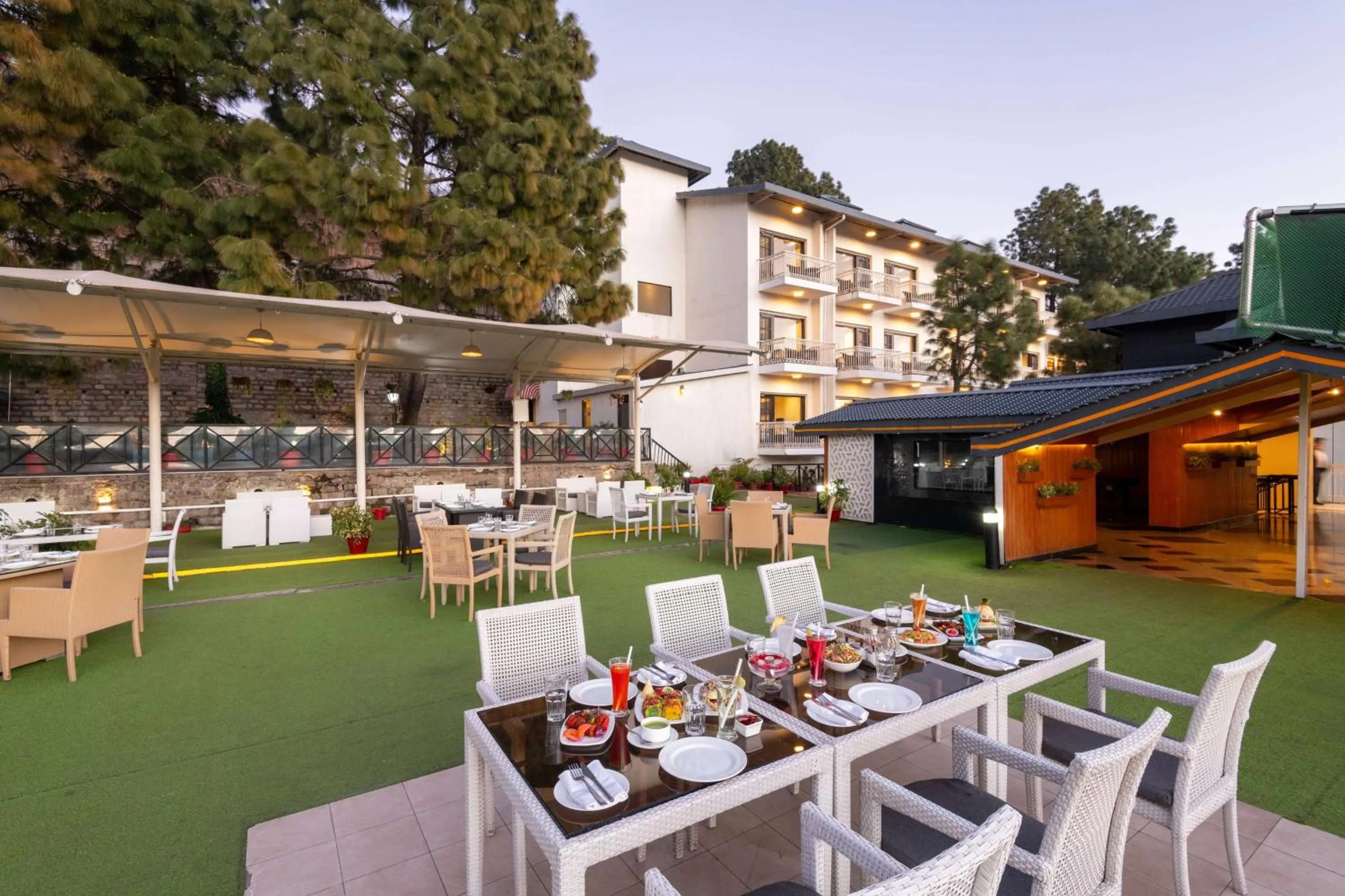 Restaurant/places to eat in Ramada by Wyndham Kasauli