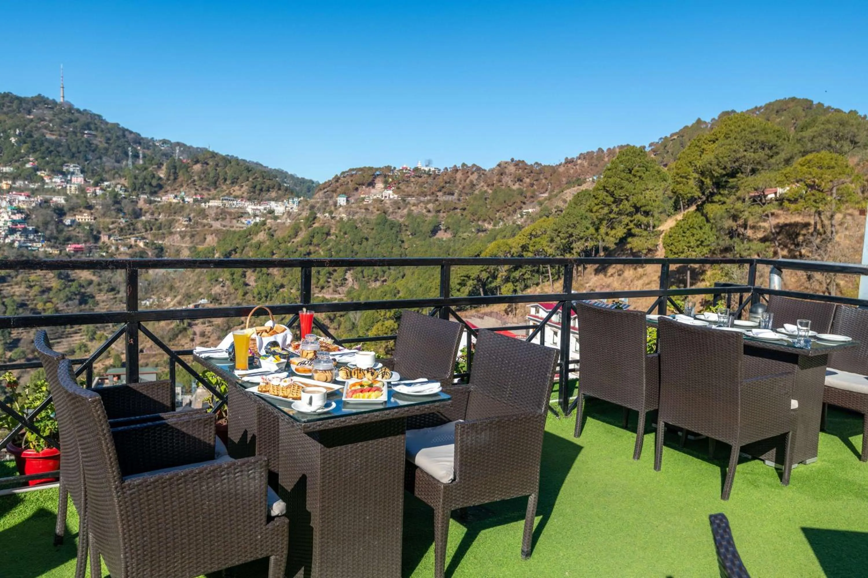 Restaurant/places to eat in Ramada by Wyndham Kasauli
