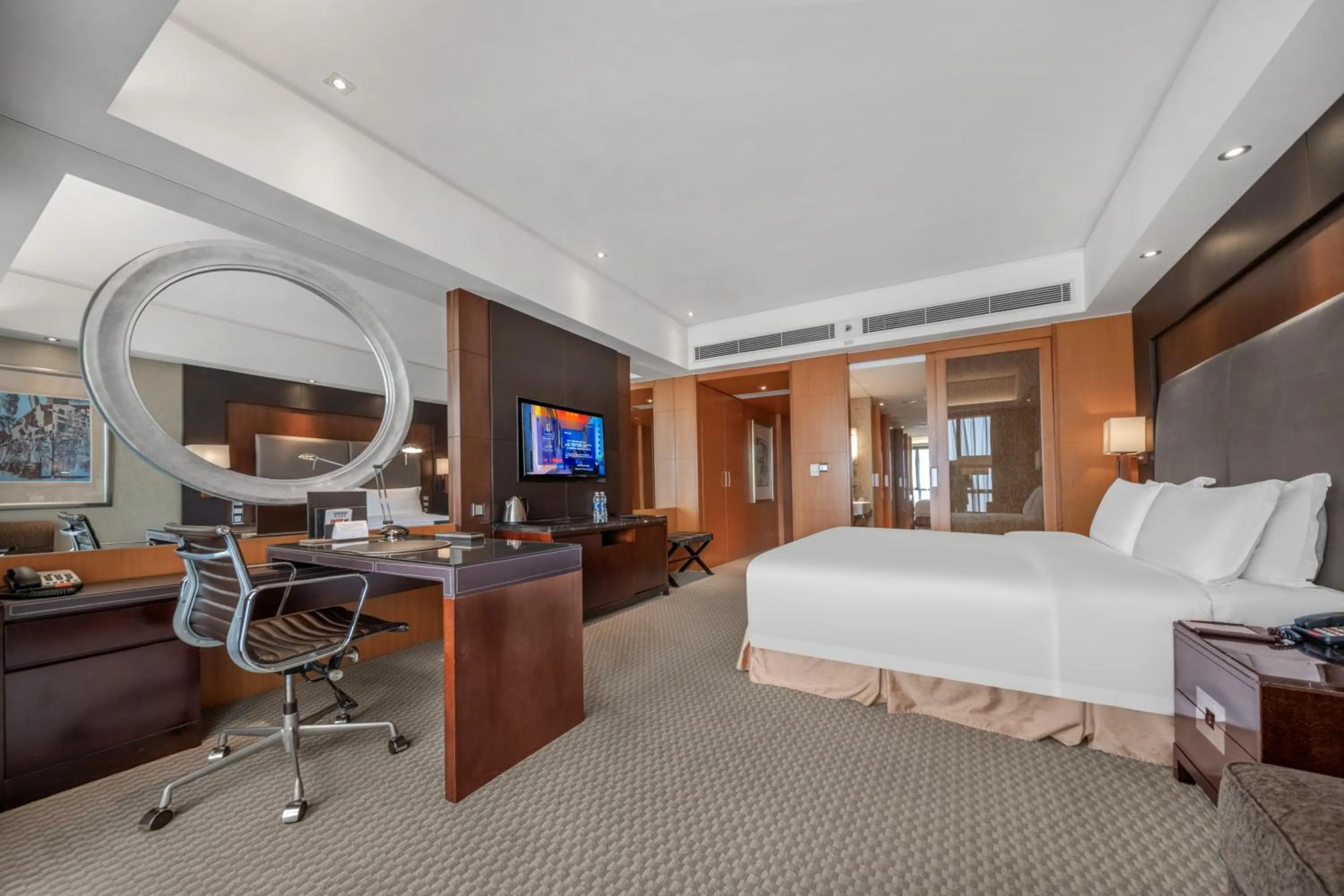 Bedroom, Bed in Glenview ITC Plaza Chongqing