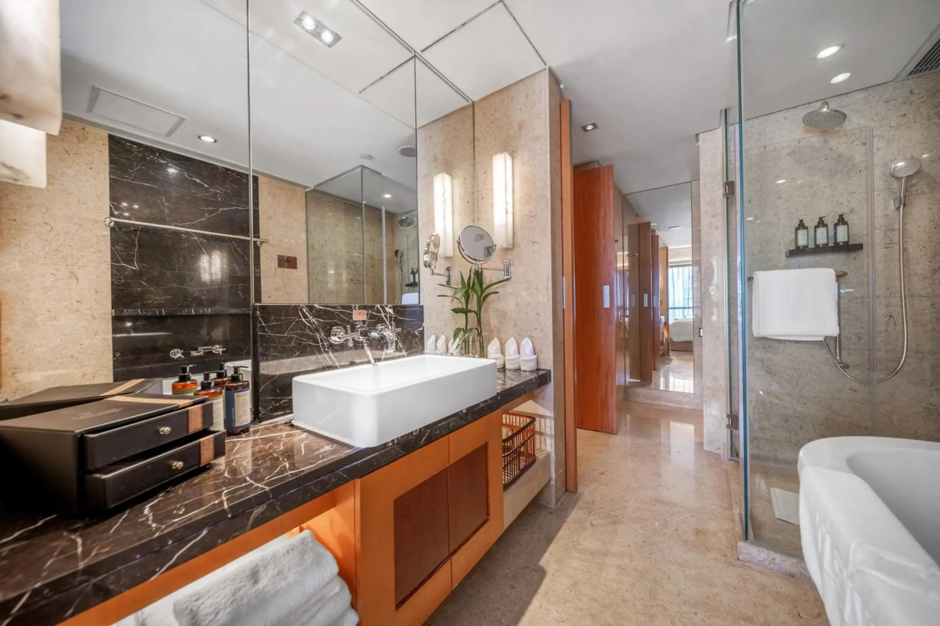 Shower in Glenview ITC Plaza Chongqing Shower in Glenview ITC Plaza Chongqing