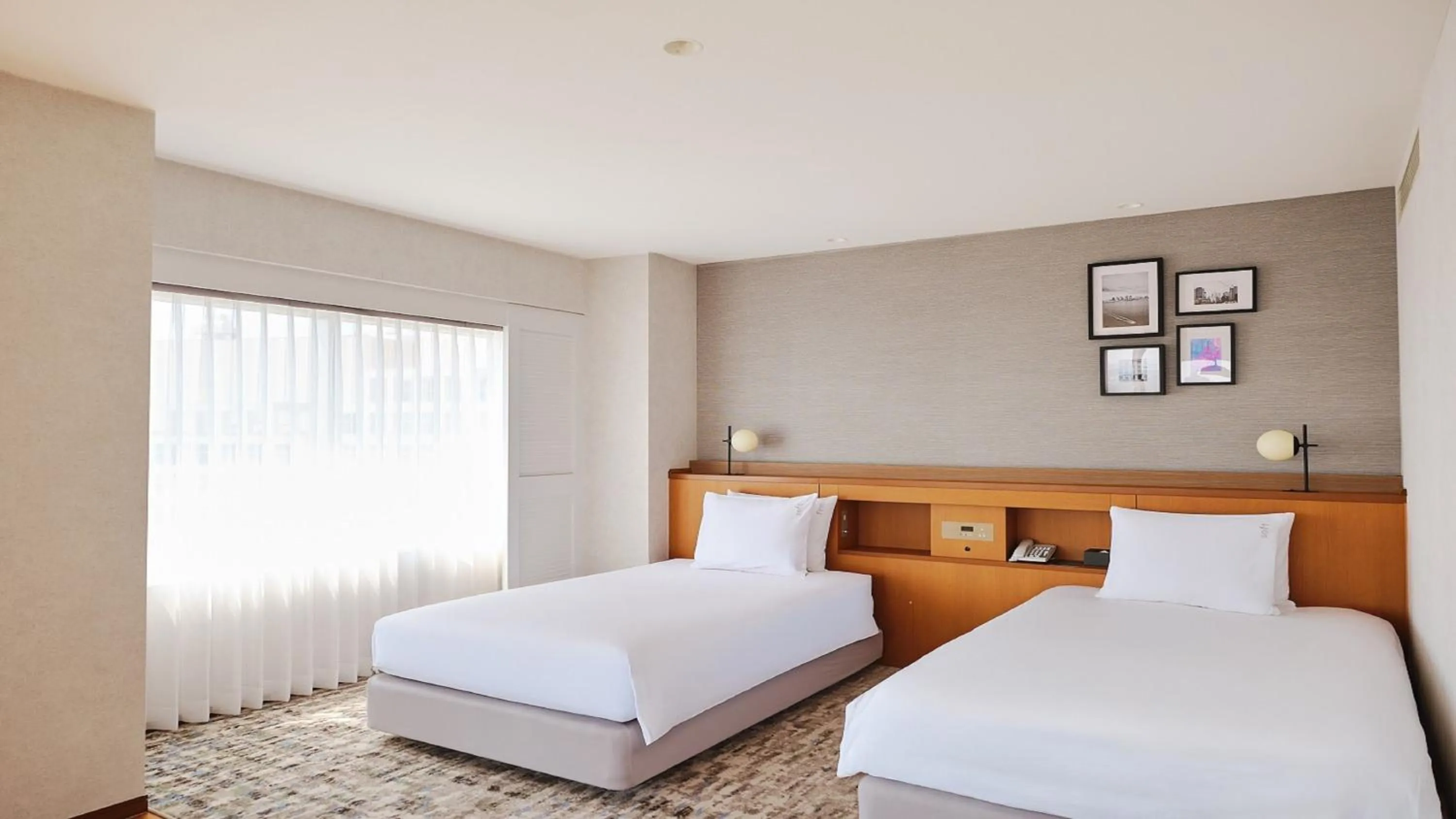 Photo of the whole room, Bed in ANA Holiday Inn Tokyo Bay by IHG