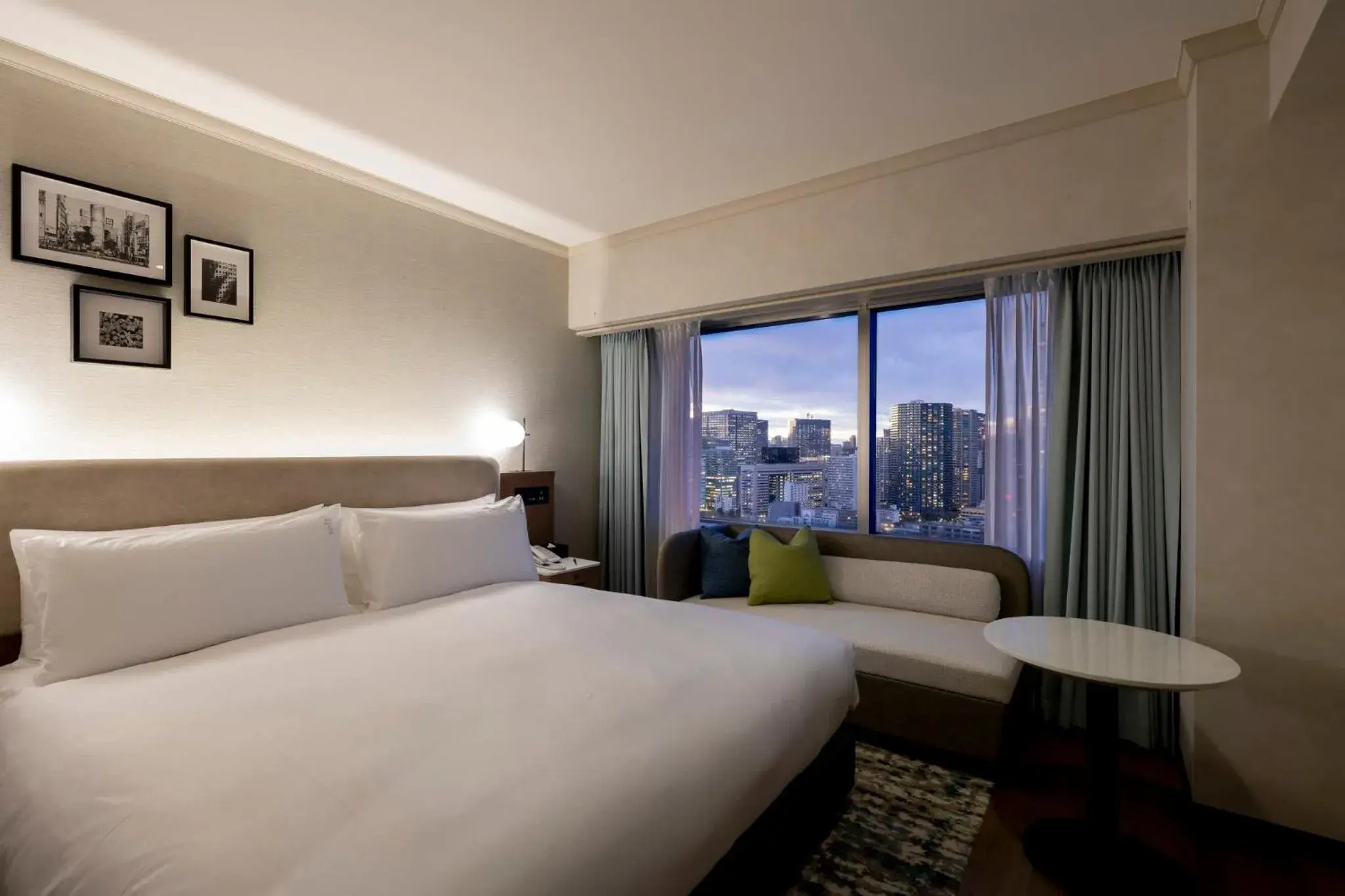 Photo of the whole room, Bed in ANA Holiday Inn Tokyo Bay by IHG Photo of the whole room, Bed in ANA Holiday Inn Tokyo Bay by IHG