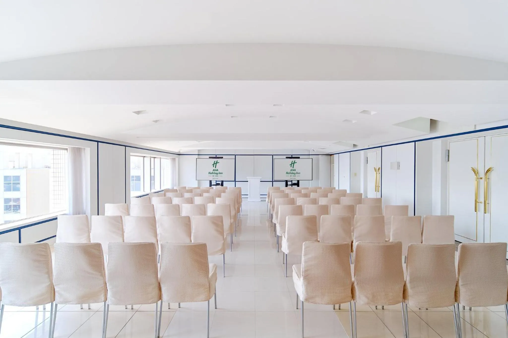 Meeting/conference room in ANA Holiday Inn Tokyo Bay by IHG