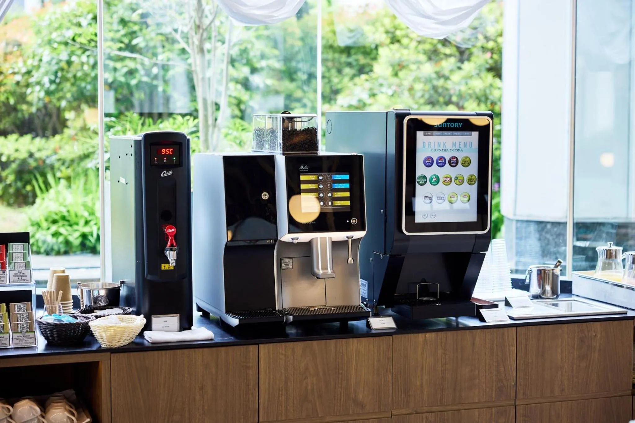 Restaurant/places to eat in ANA Holiday Inn Tokyo Bay by IHG