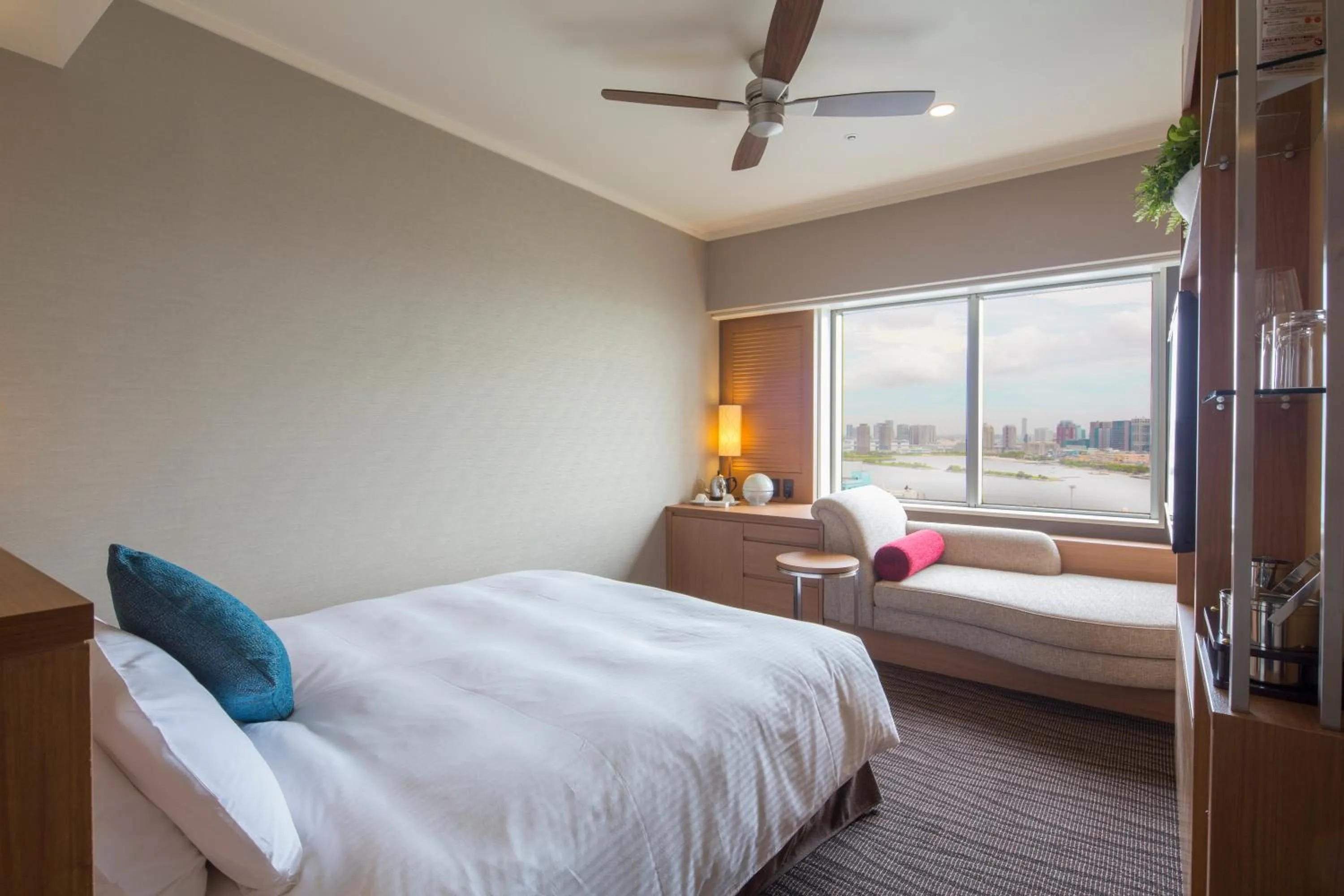 Photo of the whole room in Dai-ichi Hotel Tokyo Seafort