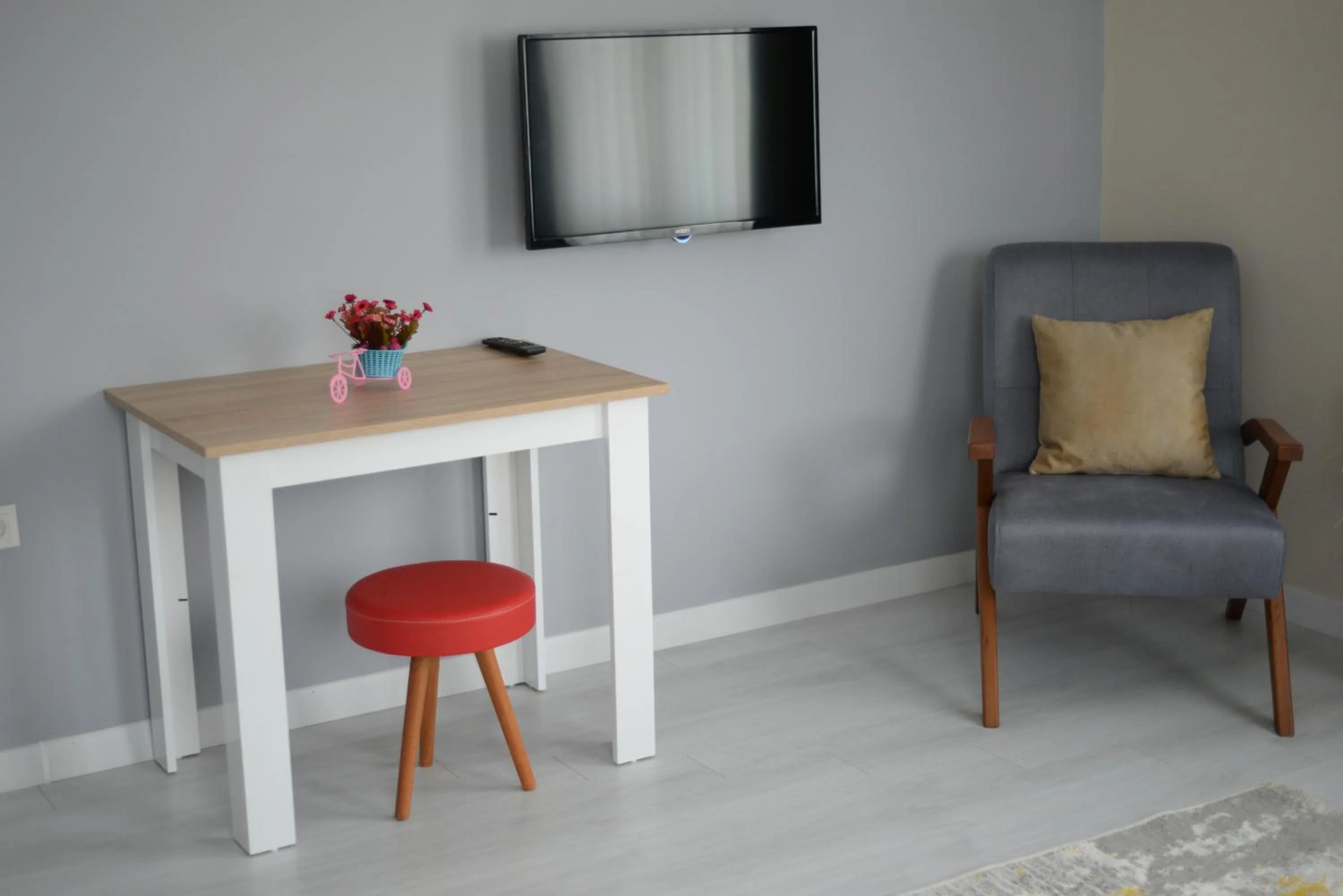 Communal lounge/ TV room in city59 Suit Otel