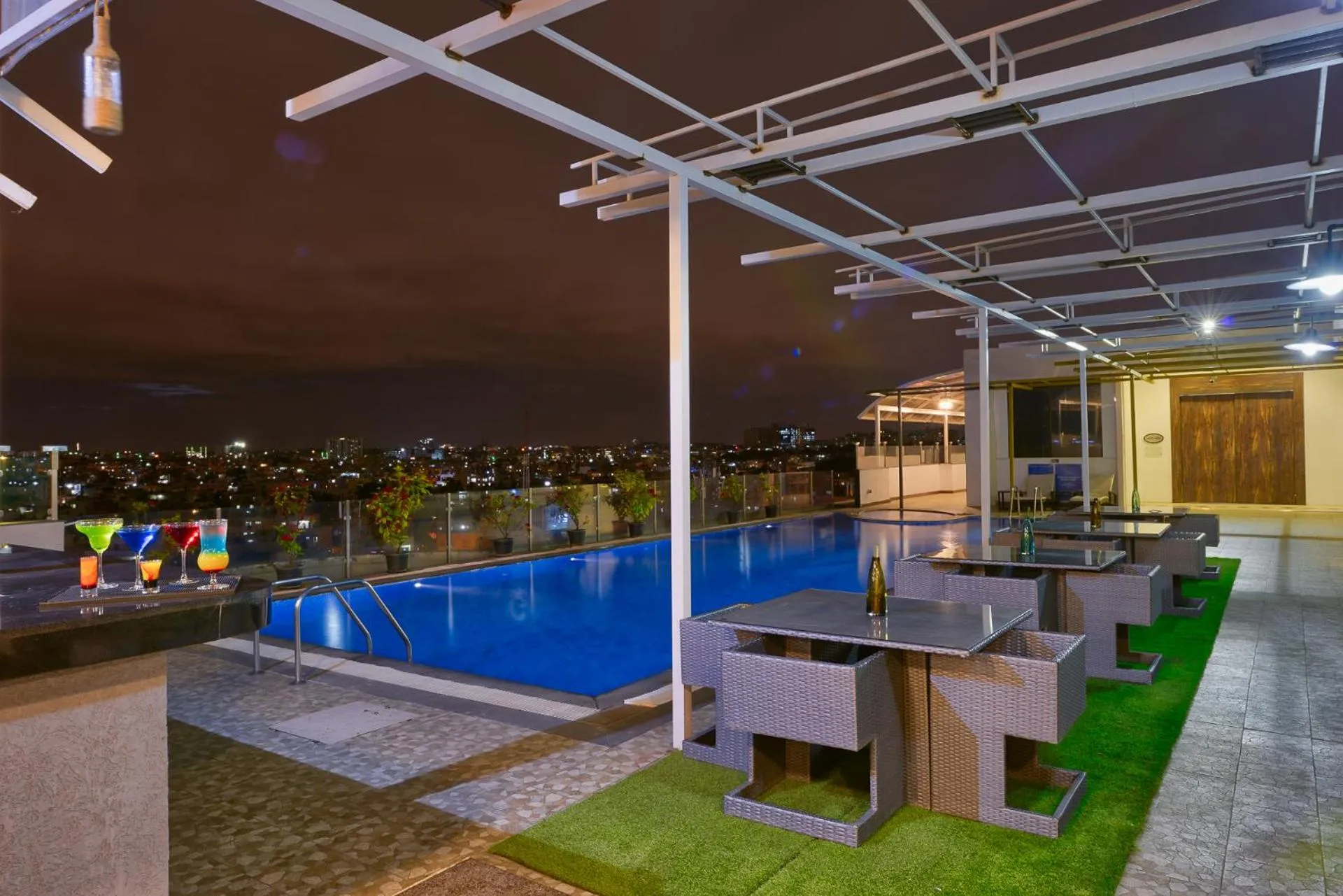 Swimming pool in Davanam Sarovar Portico Suites