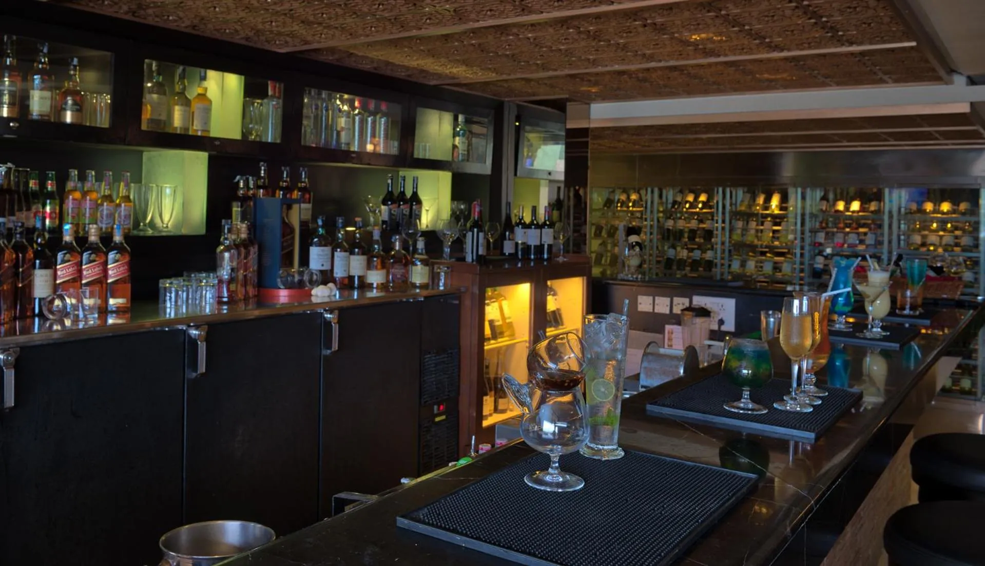 Lounge or bar in Davanam Sarovar Portico Suites