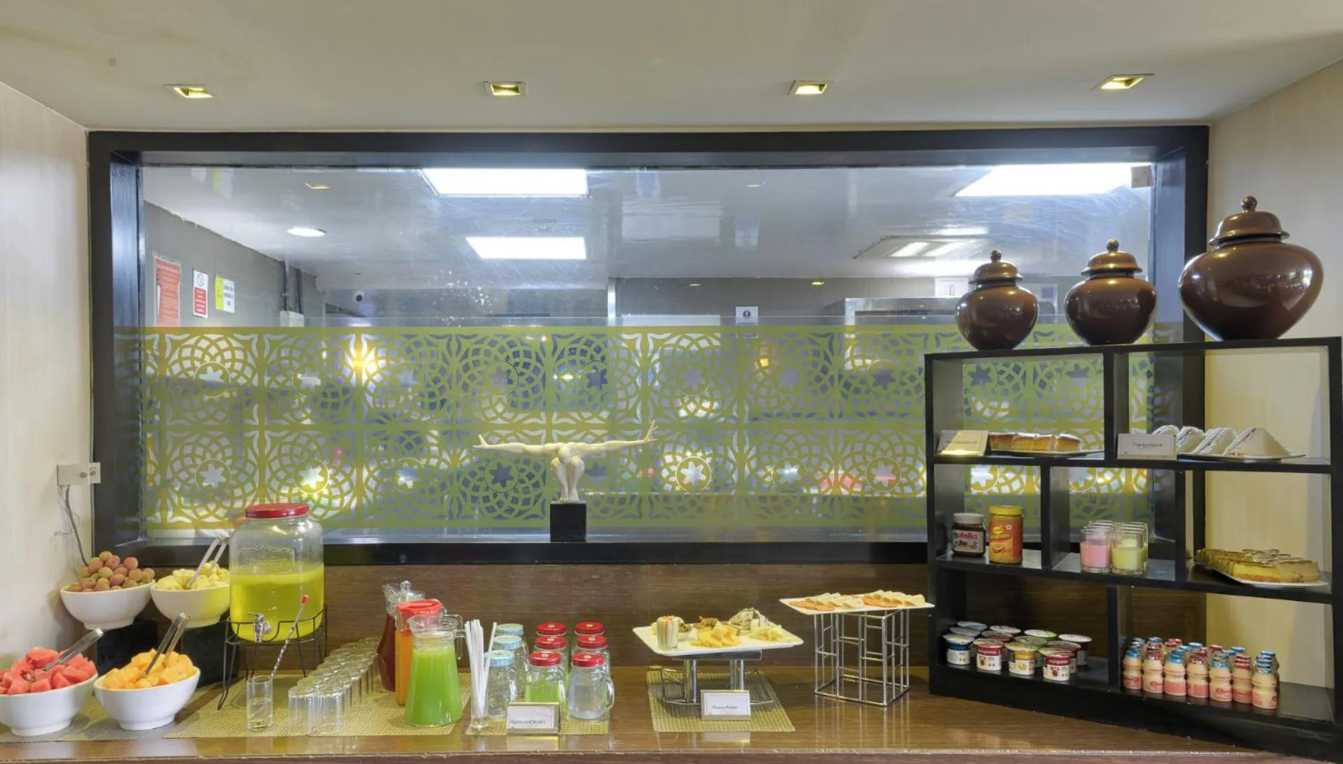 Continental breakfast in Davanam Sarovar Portico Suites