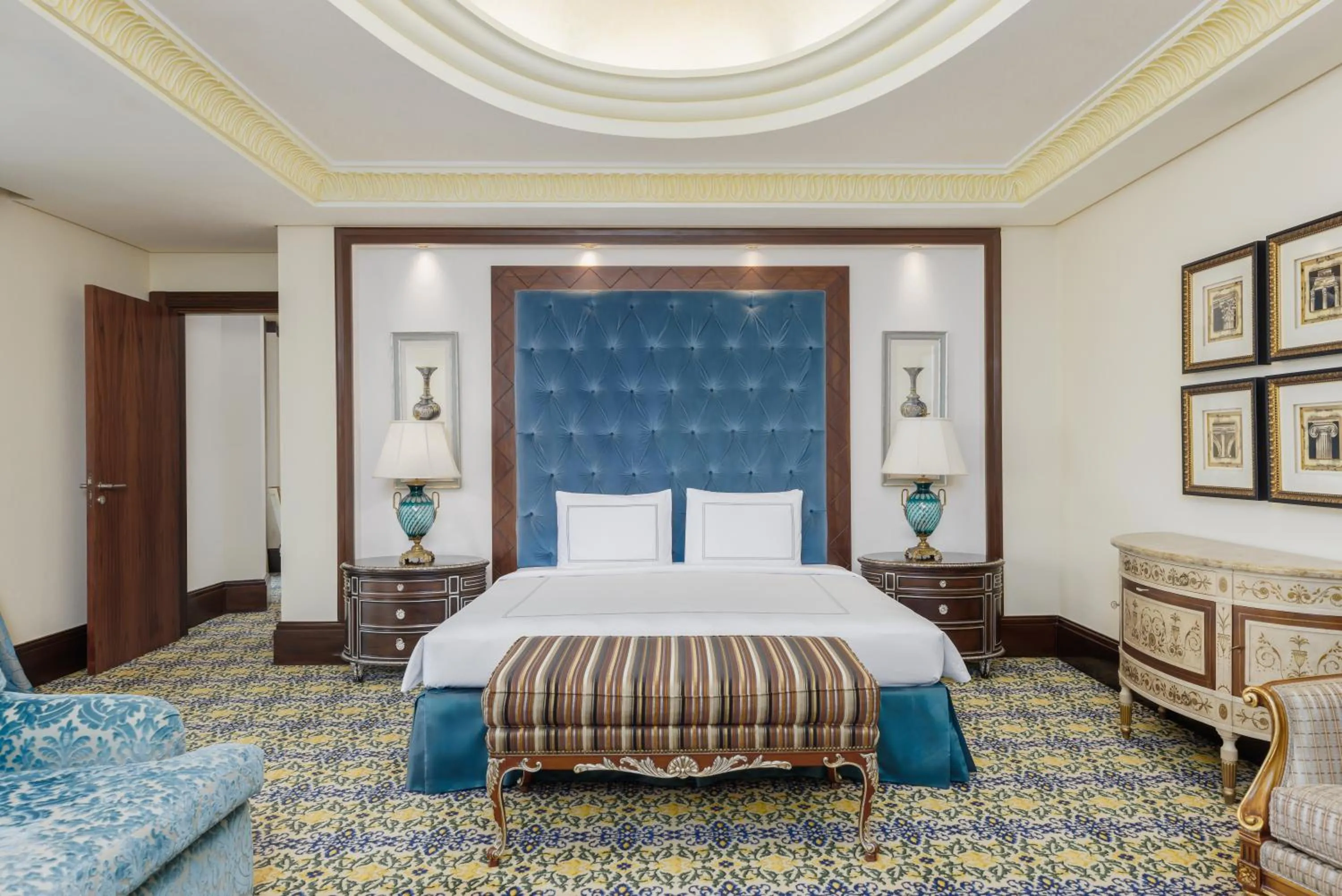 Bed in Swissotel Makkah