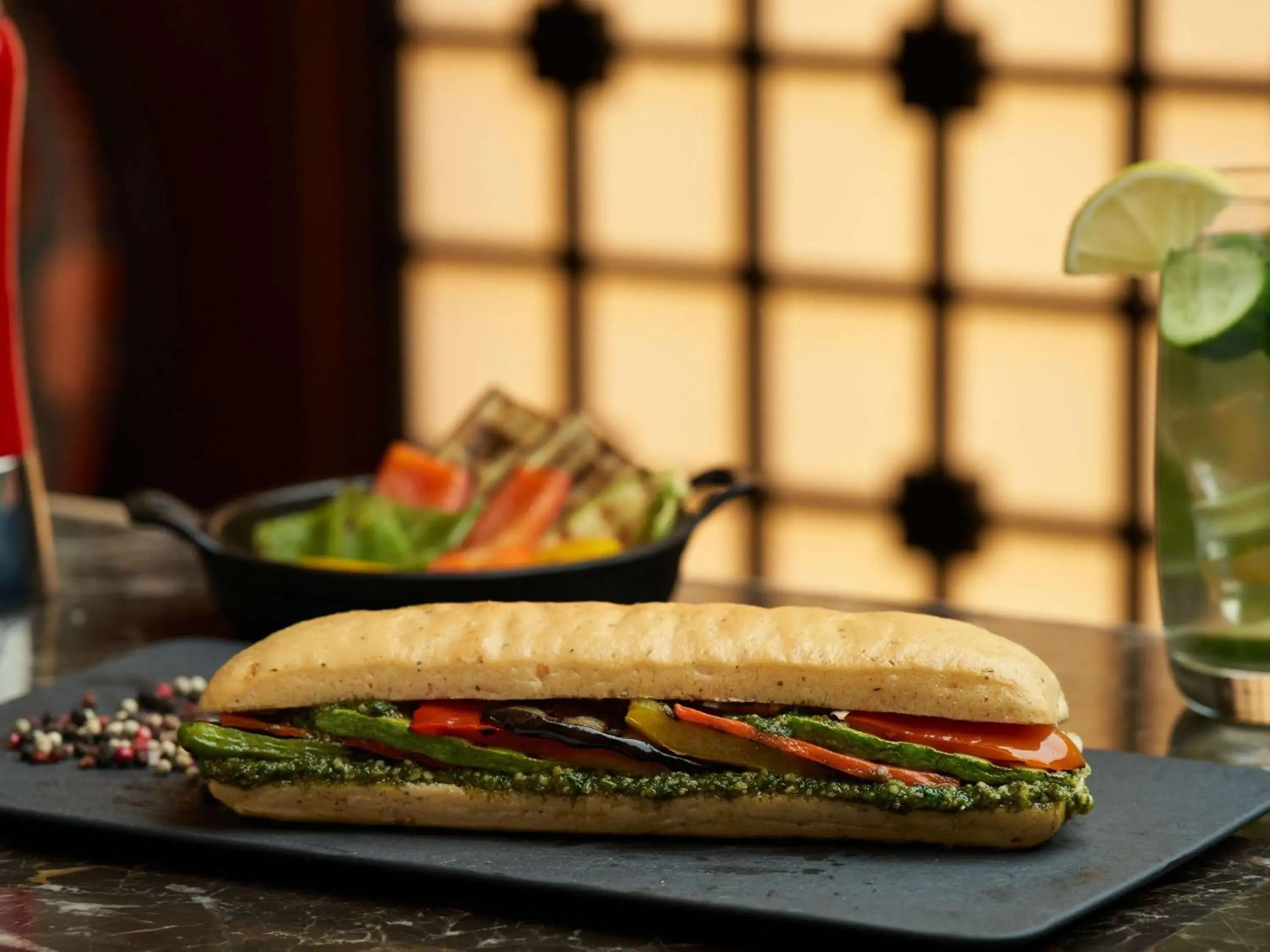 Lounge or bar in Swissotel Makkah Lounge or bar in Swissotel Makkah