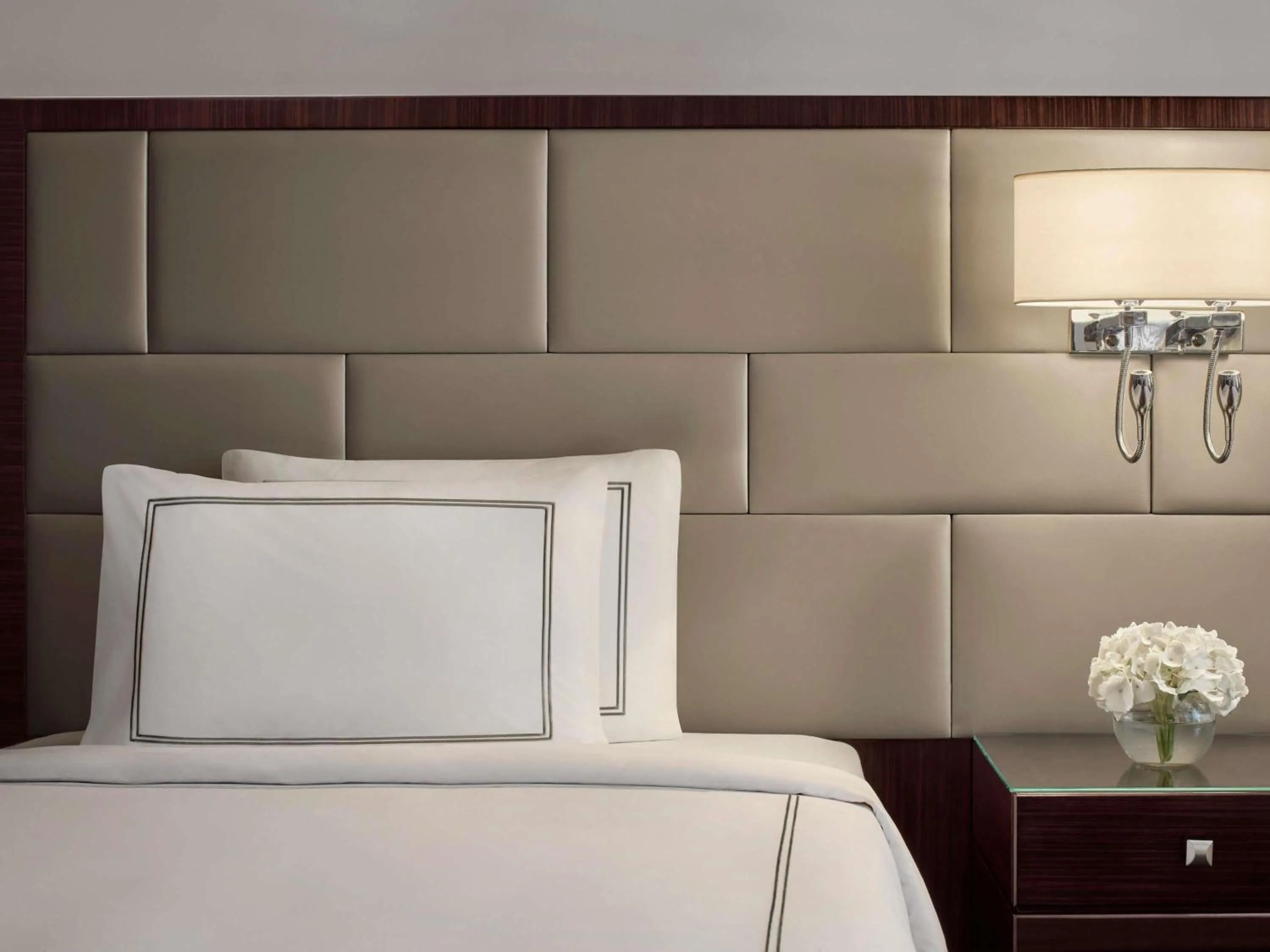 Bedroom, Bed in Swissotel Makkah