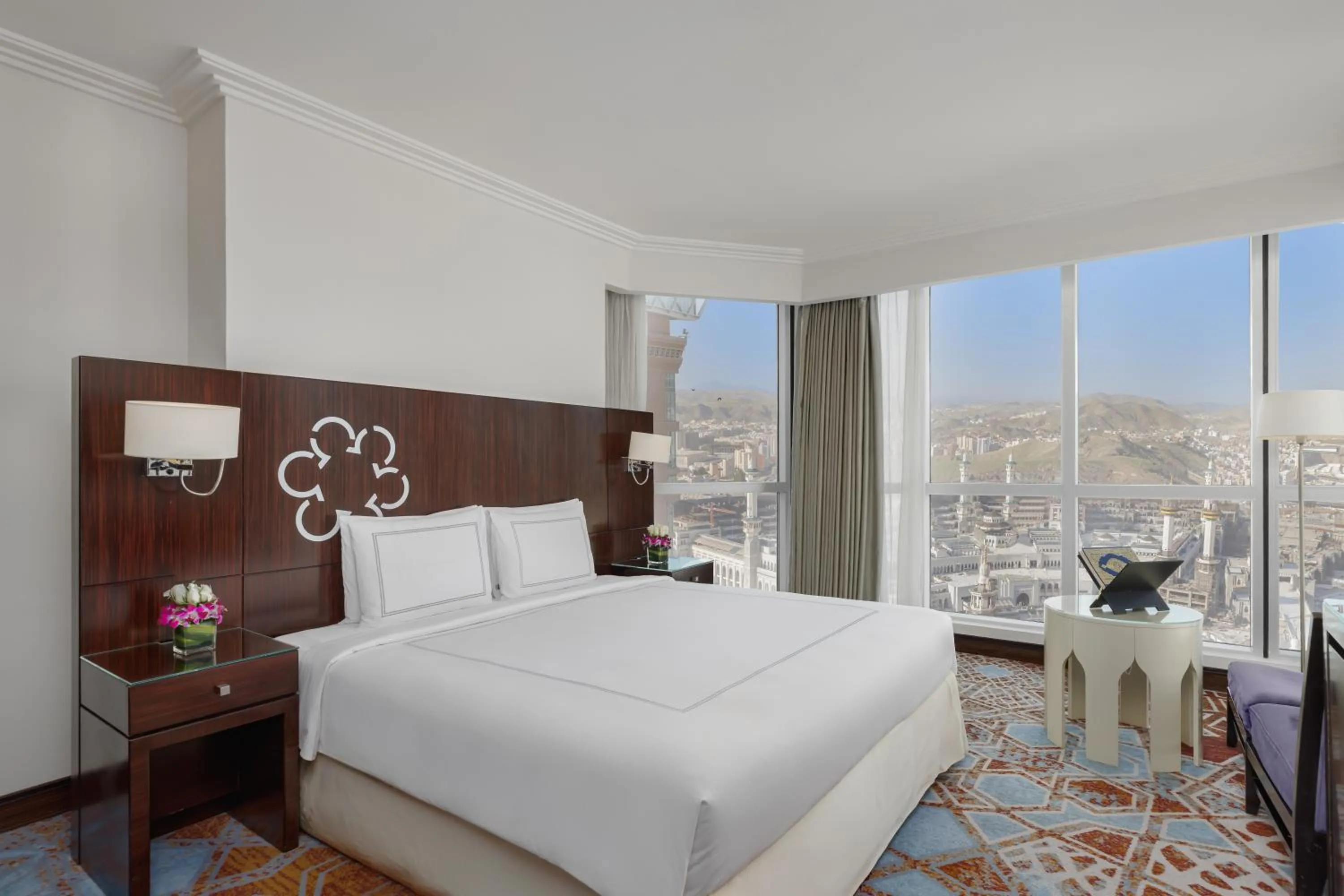 Bed in Swissotel Makkah