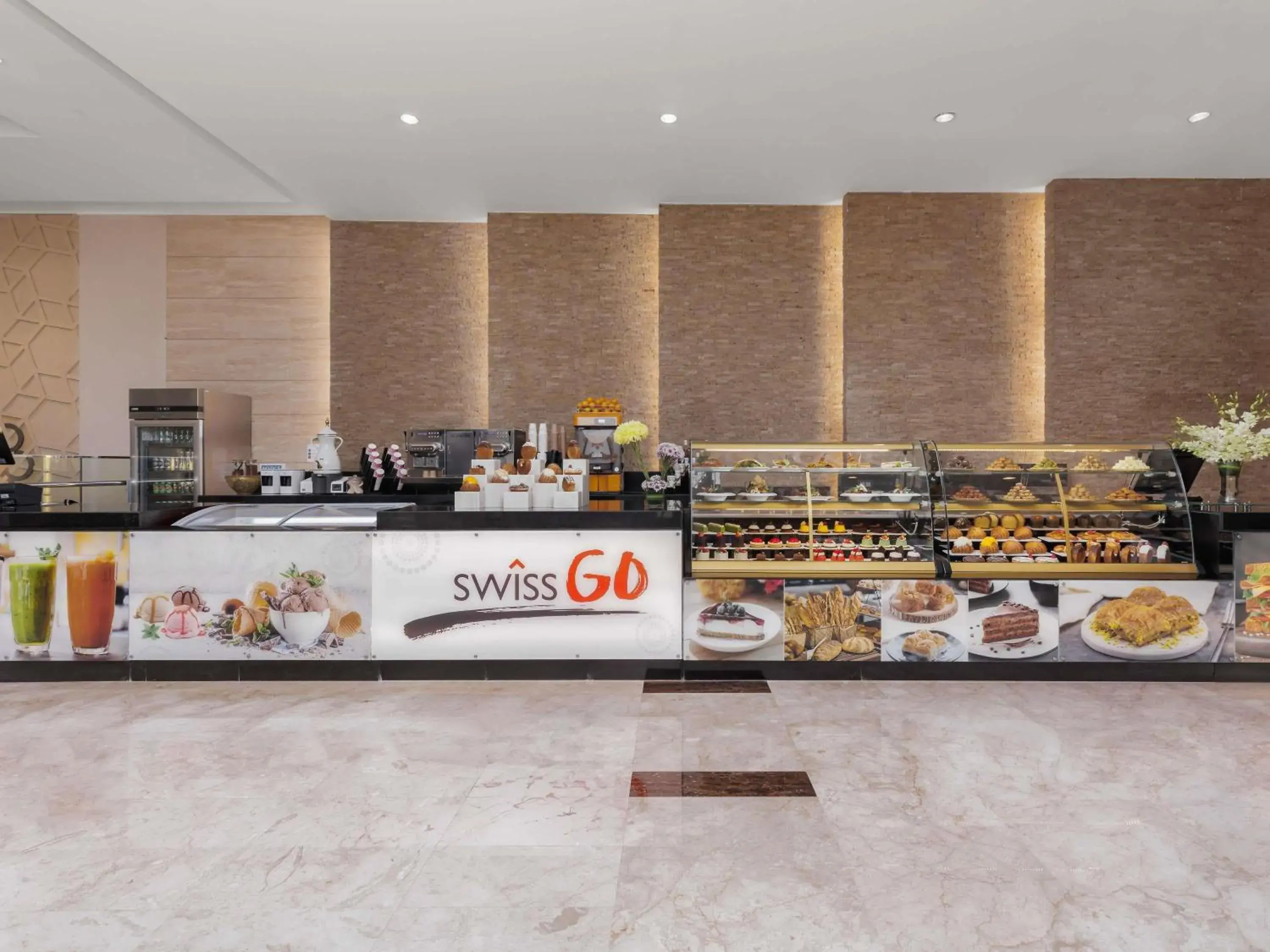 Lounge or bar in Swissotel Makkah Lounge or bar in Swissotel Makkah